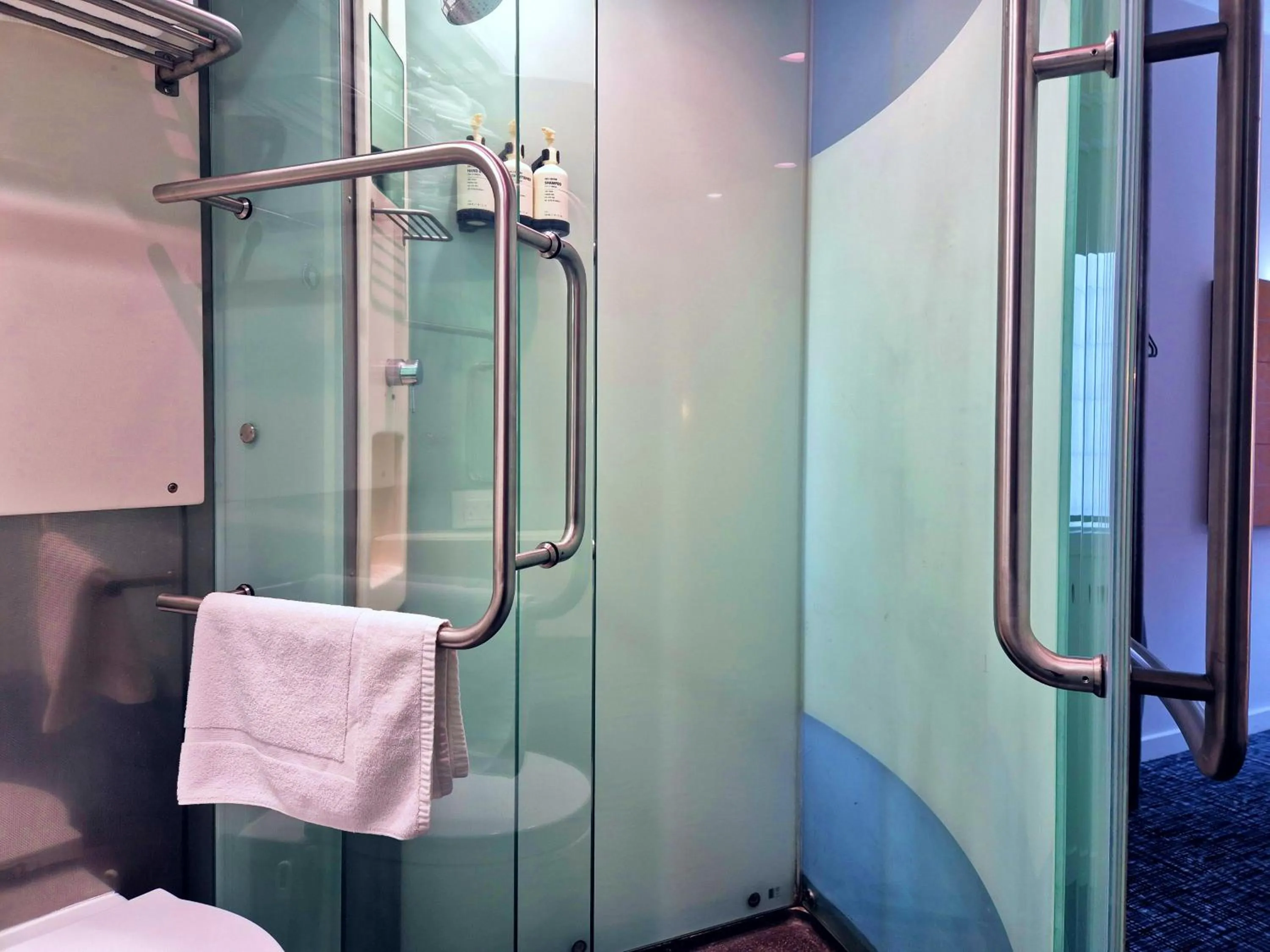 Shower in BreakFree on Cashel, an Accor Hotel