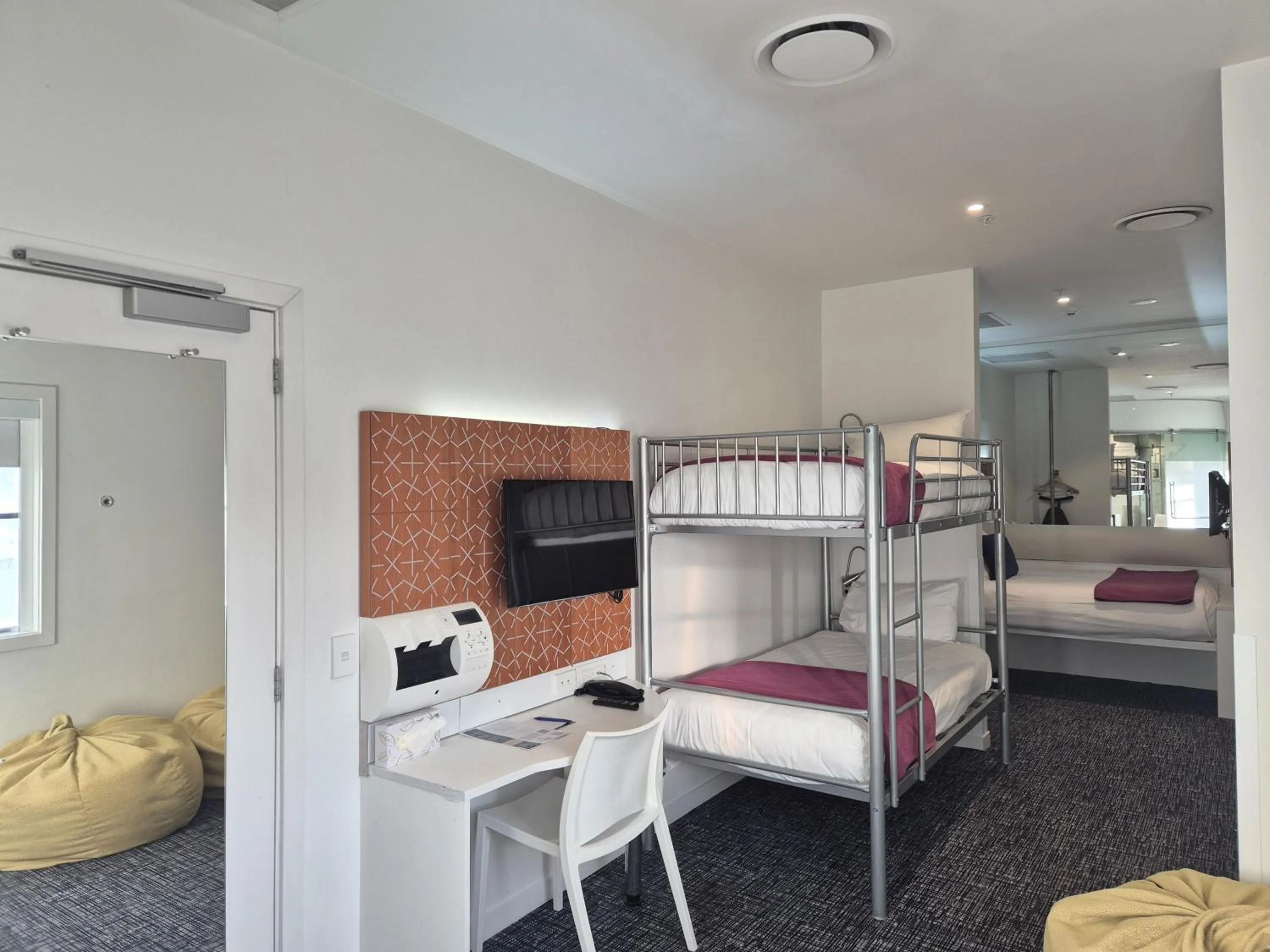 Bed in BreakFree on Cashel, an Accor Hotel