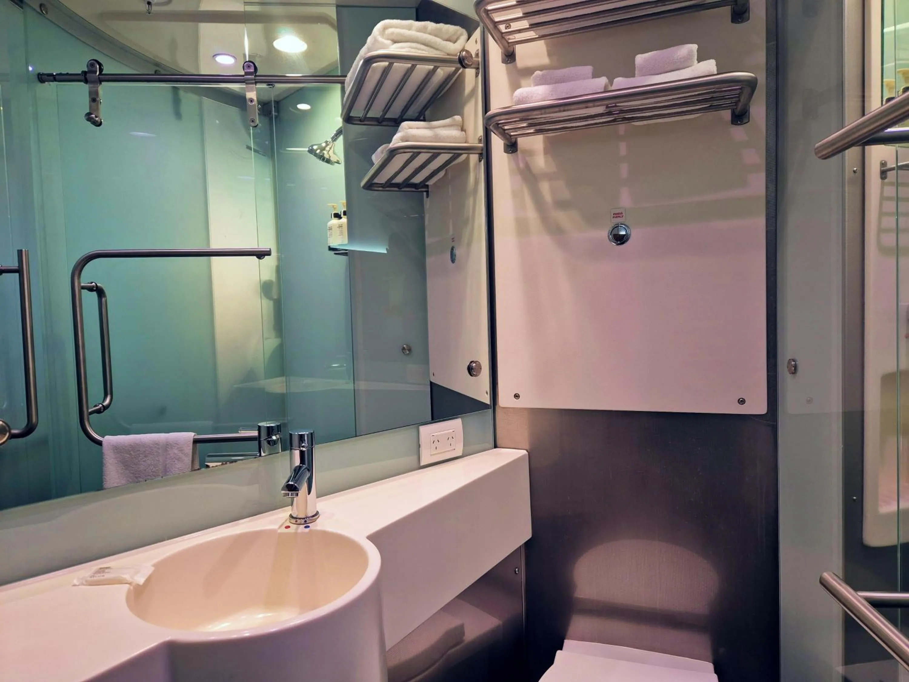 Toilet in BreakFree on Cashel, an Accor Hotel