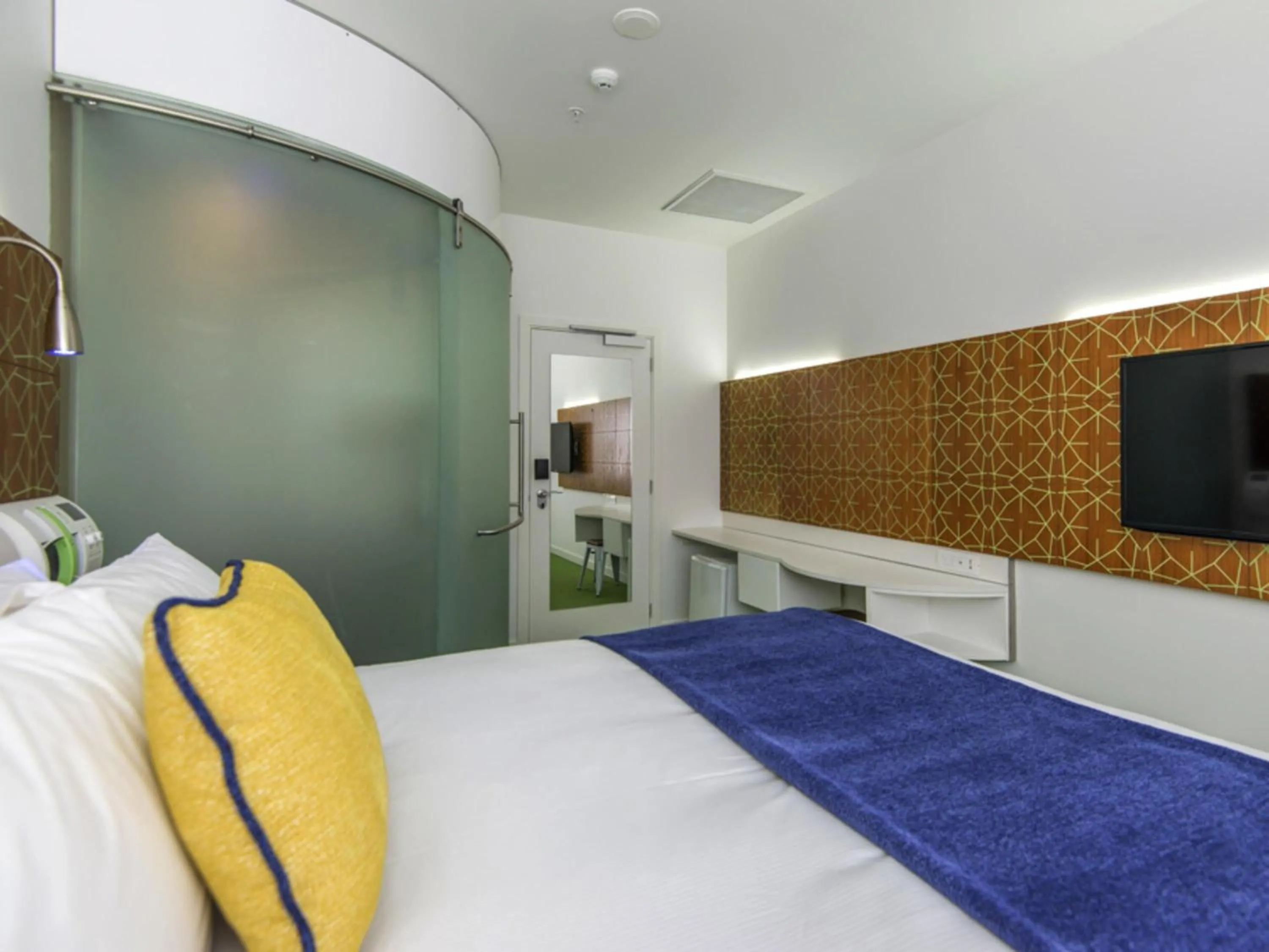 Bedroom, Bed in BreakFree on Cashel, an Accor Hotel