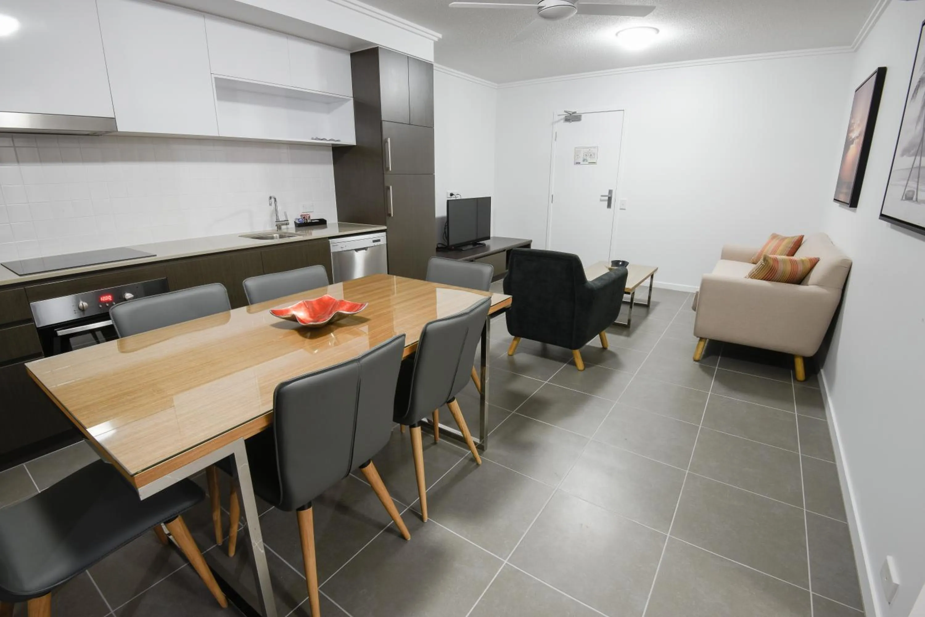 Kitchen or kitchenette in Pacific Sands Apartments Mackay