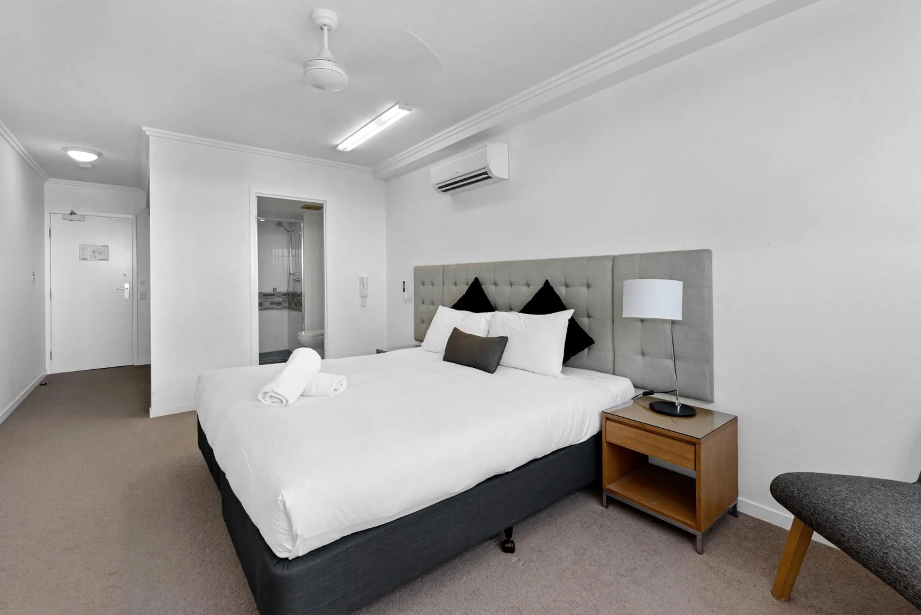 Bedroom, Bed in Pacific Sands Apartments Mackay
