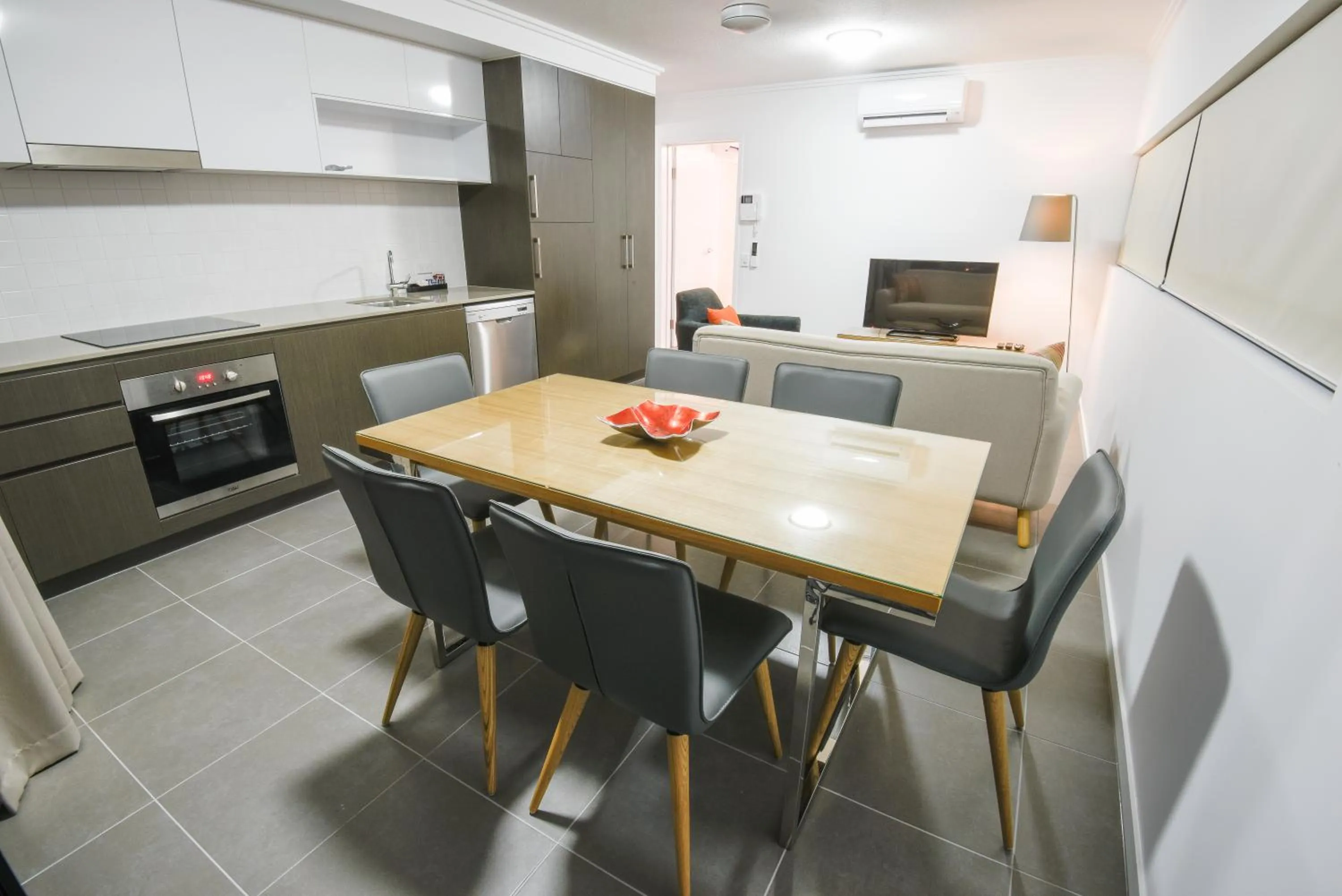Kitchen or kitchenette in Pacific Sands Apartments Mackay