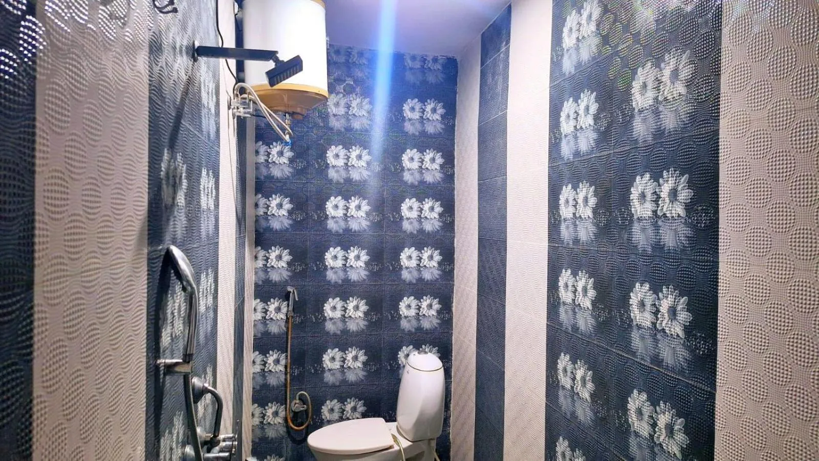 Shower in Mohit Paying Guest House