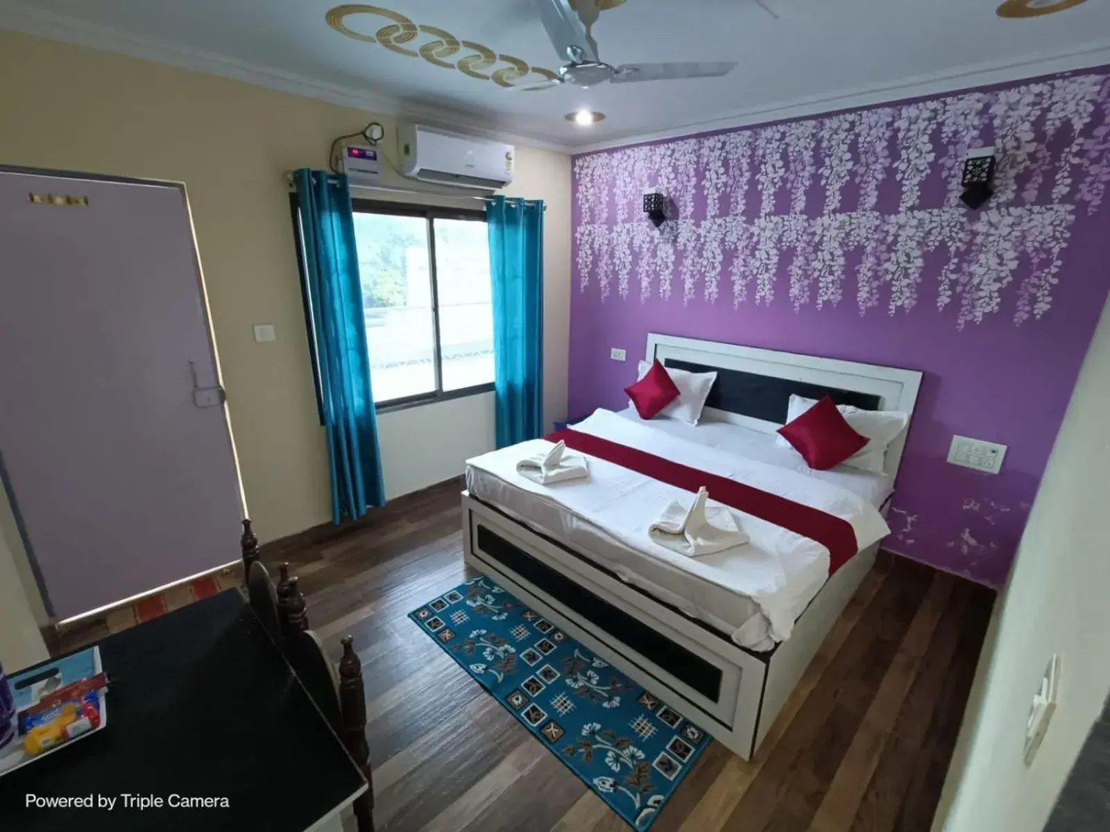 Bed in Mohit Paying Guest House Bed in Mohit Paying Guest House