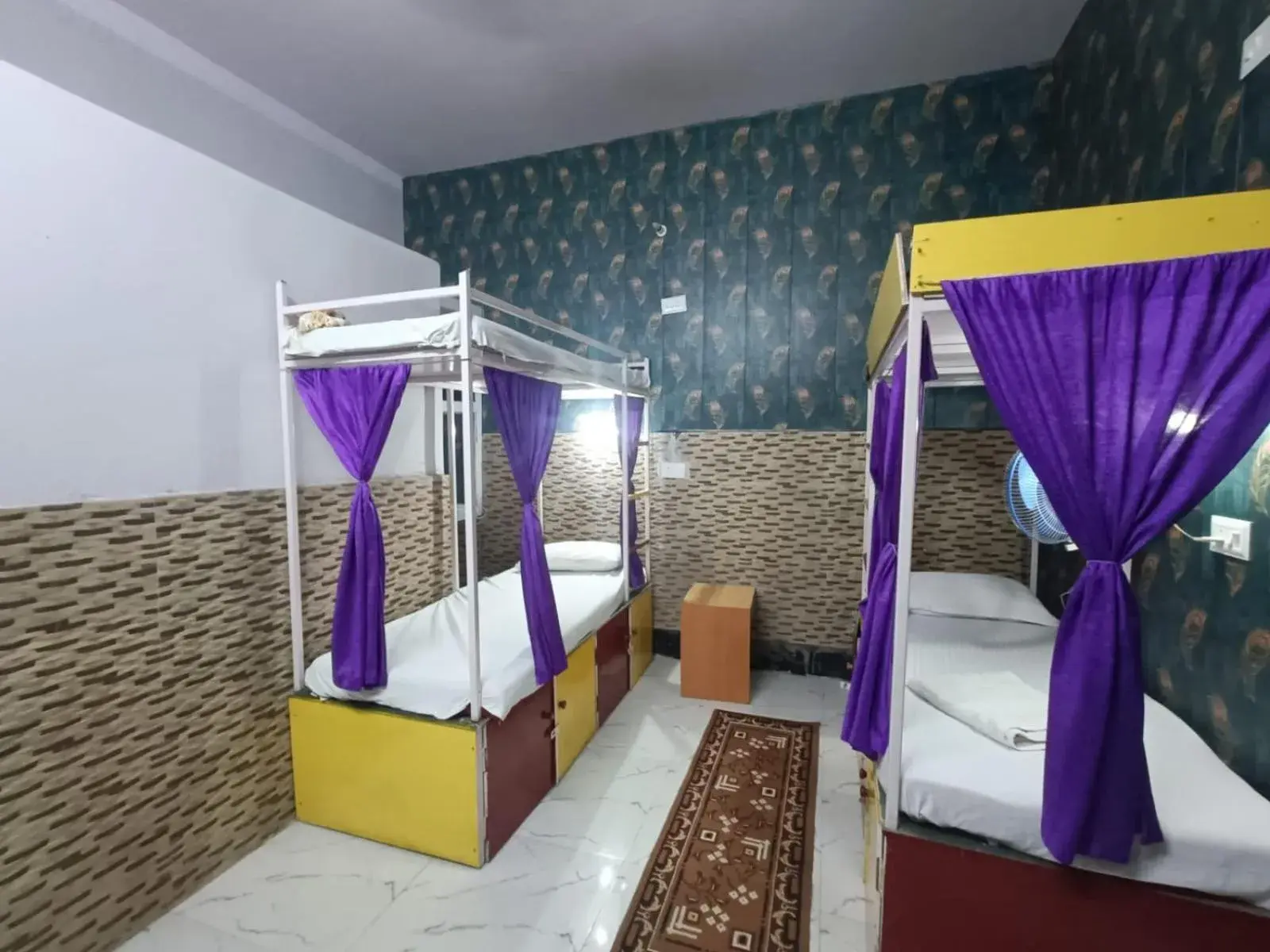 Bed in Mohit Paying Guest House Bed in Mohit Paying Guest House
