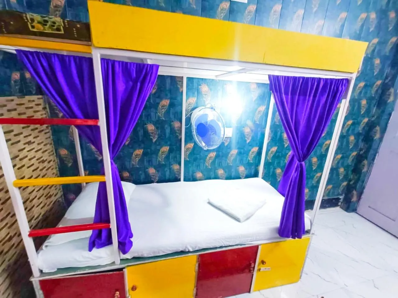 Bed in Mohit Paying Guest House