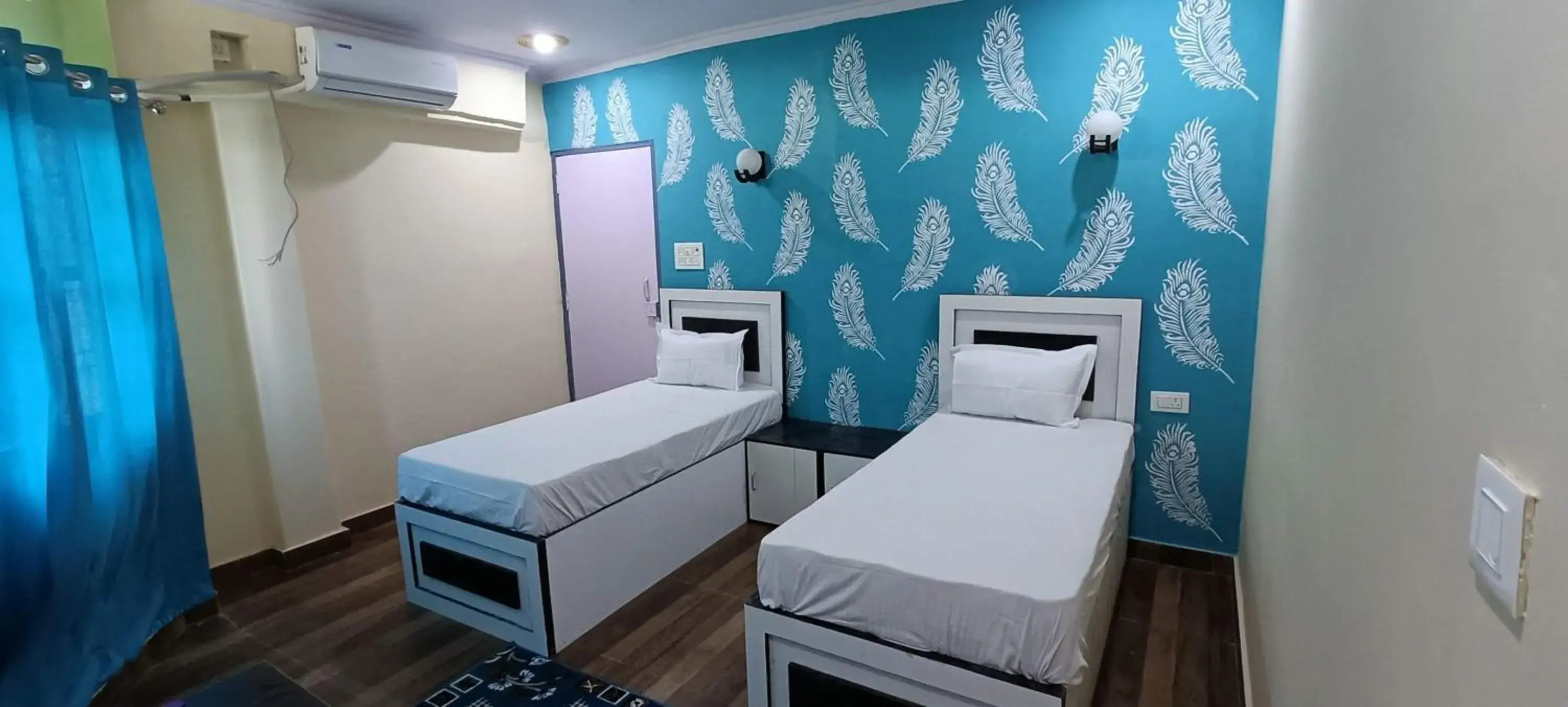 Bed in Mohit Paying Guest House Bed in Mohit Paying Guest House