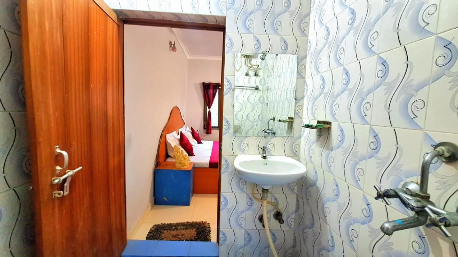 Shower in Mohit Paying Guest House