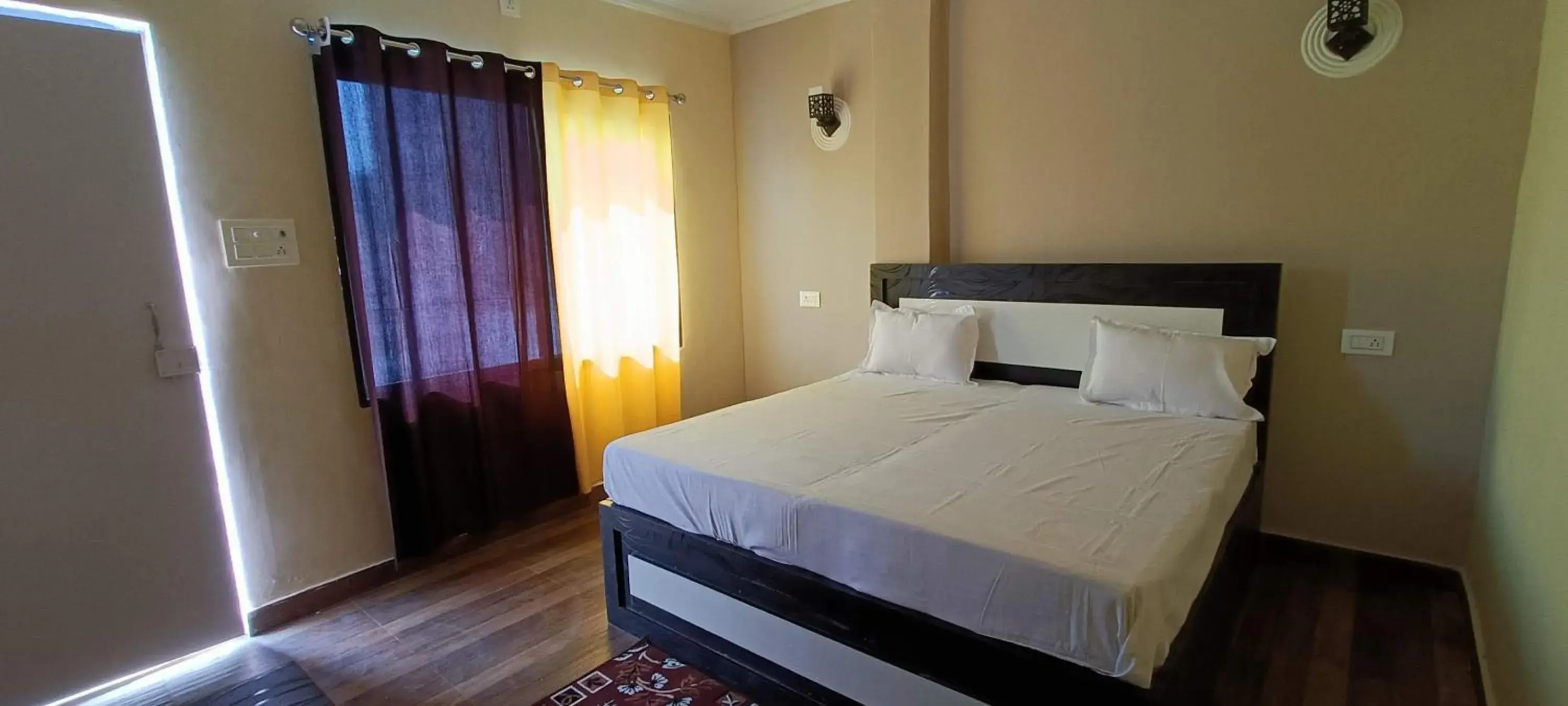 Bed in Mohit Paying Guest House Bed in Mohit Paying Guest House