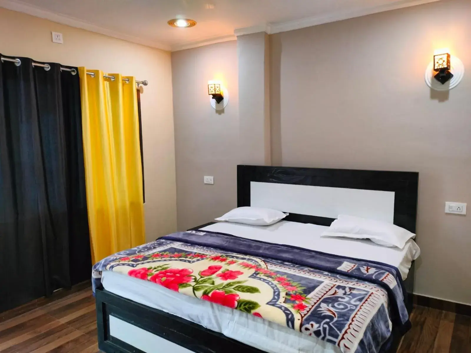 Bed in Mohit Paying Guest House Bed in Mohit Paying Guest House