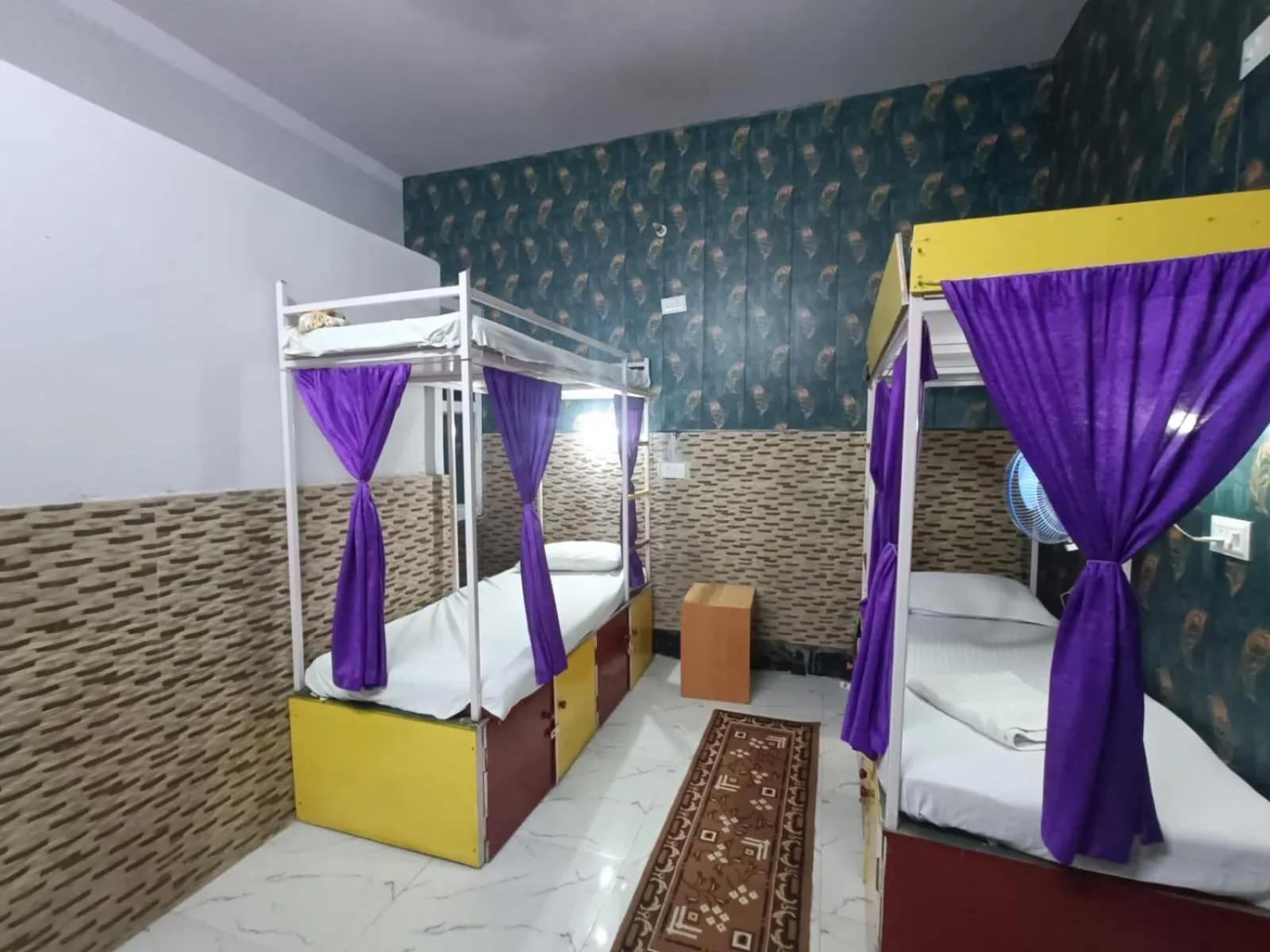Bed in Mohit Paying Guest House