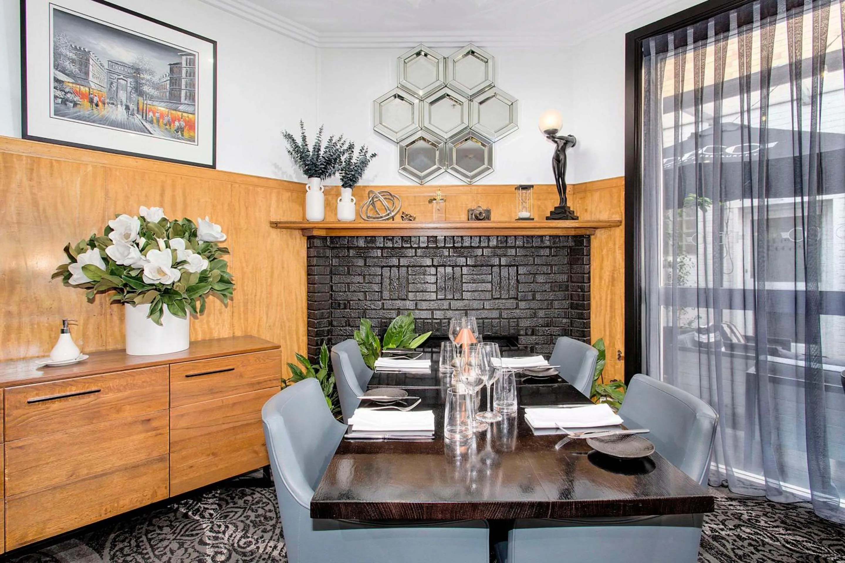 Restaurant/places to eat in CH Boutique Hotel & Apartments, an Ascend Collection Hotel