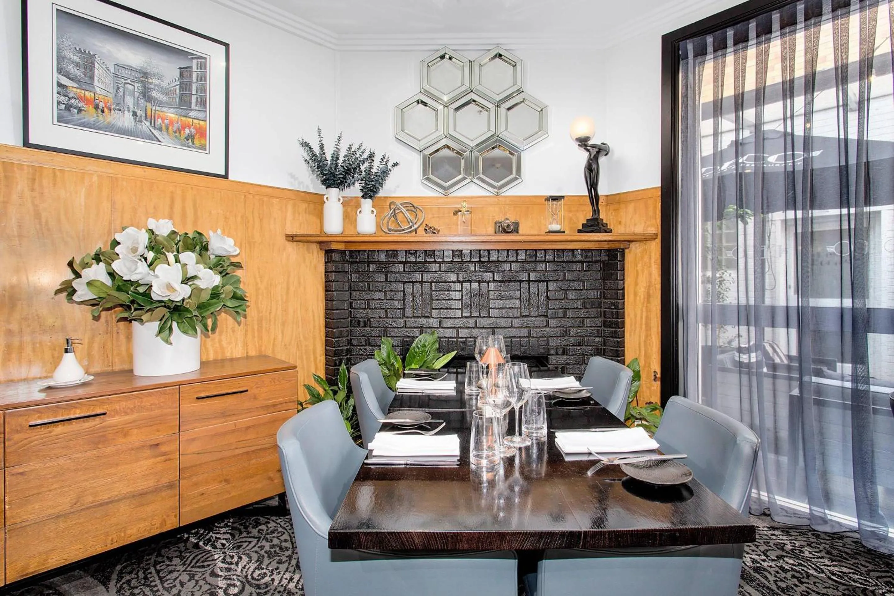 Restaurant/places to eat in CH Boutique Hotel & Apartments, an Ascend Collection Hotel