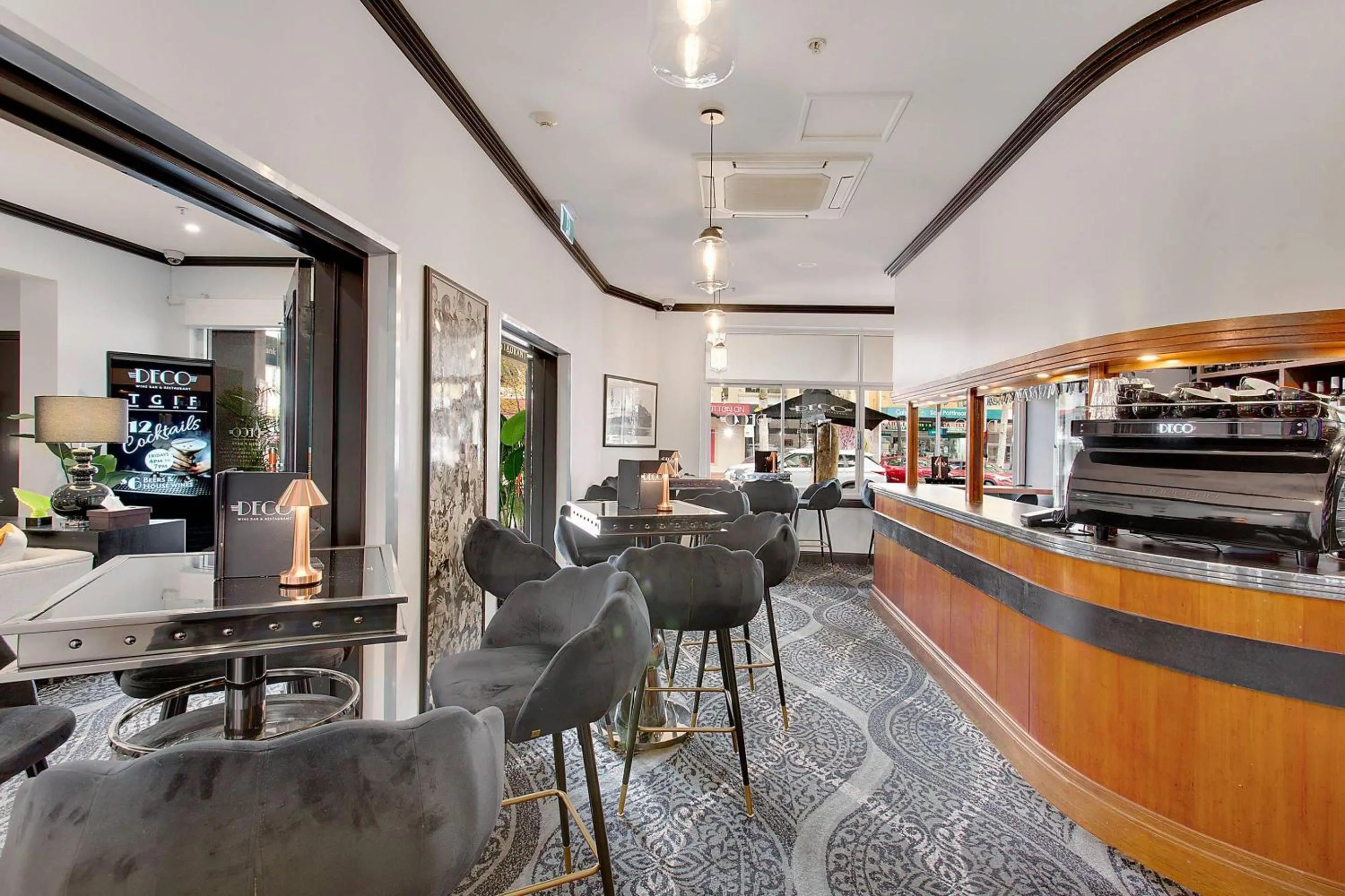 Restaurant/places to eat in CH Boutique Hotel & Apartments, an Ascend Collection Hotel