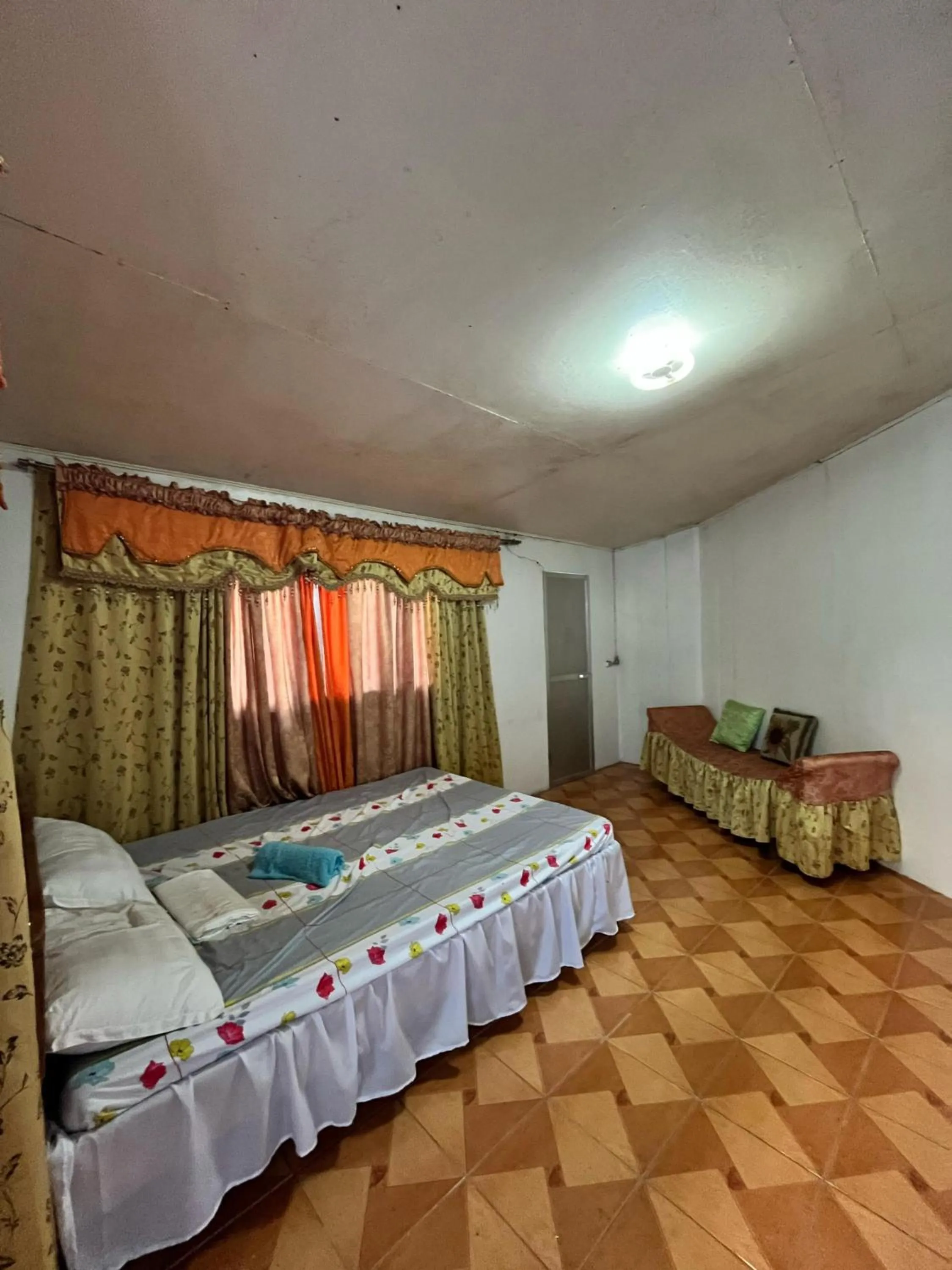 Bed in Isla Paraiso Resort-Hotel