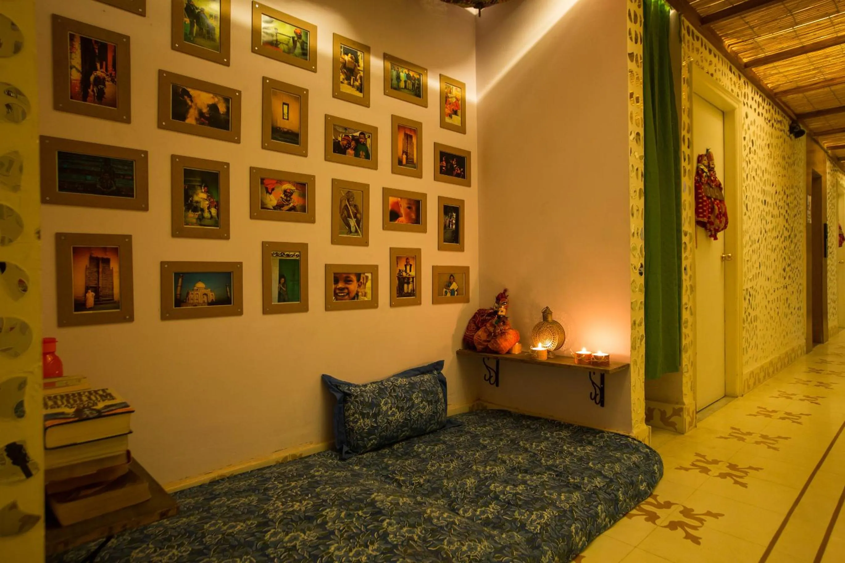 Inner courtyard view, Bed in Moustache Hostel, Jaipur