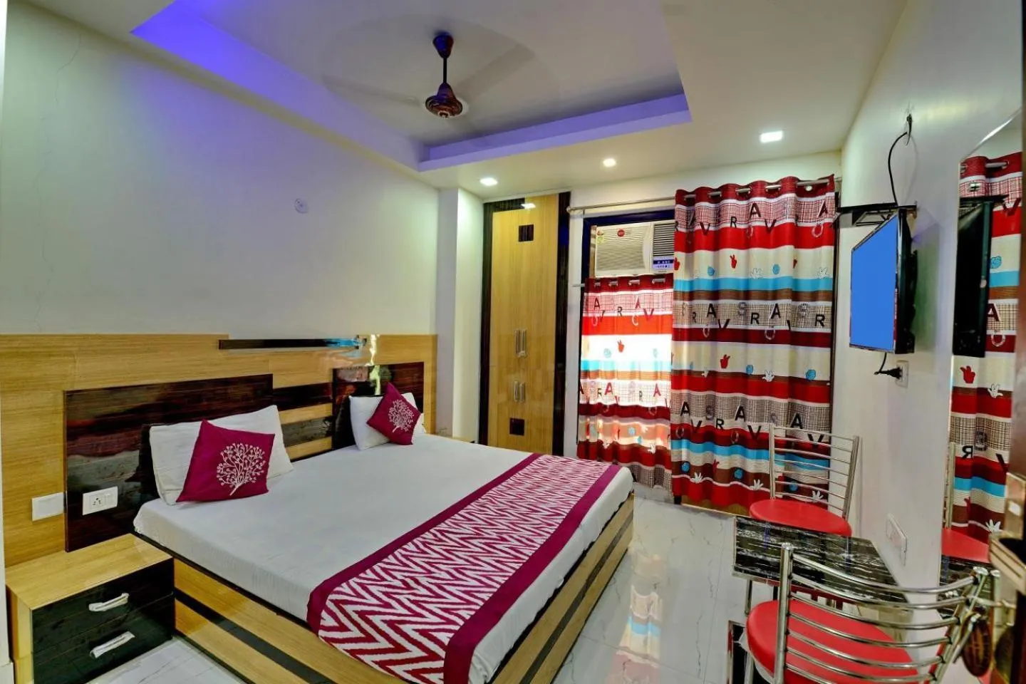 Photo of the whole room, Bed in Goel Residency
