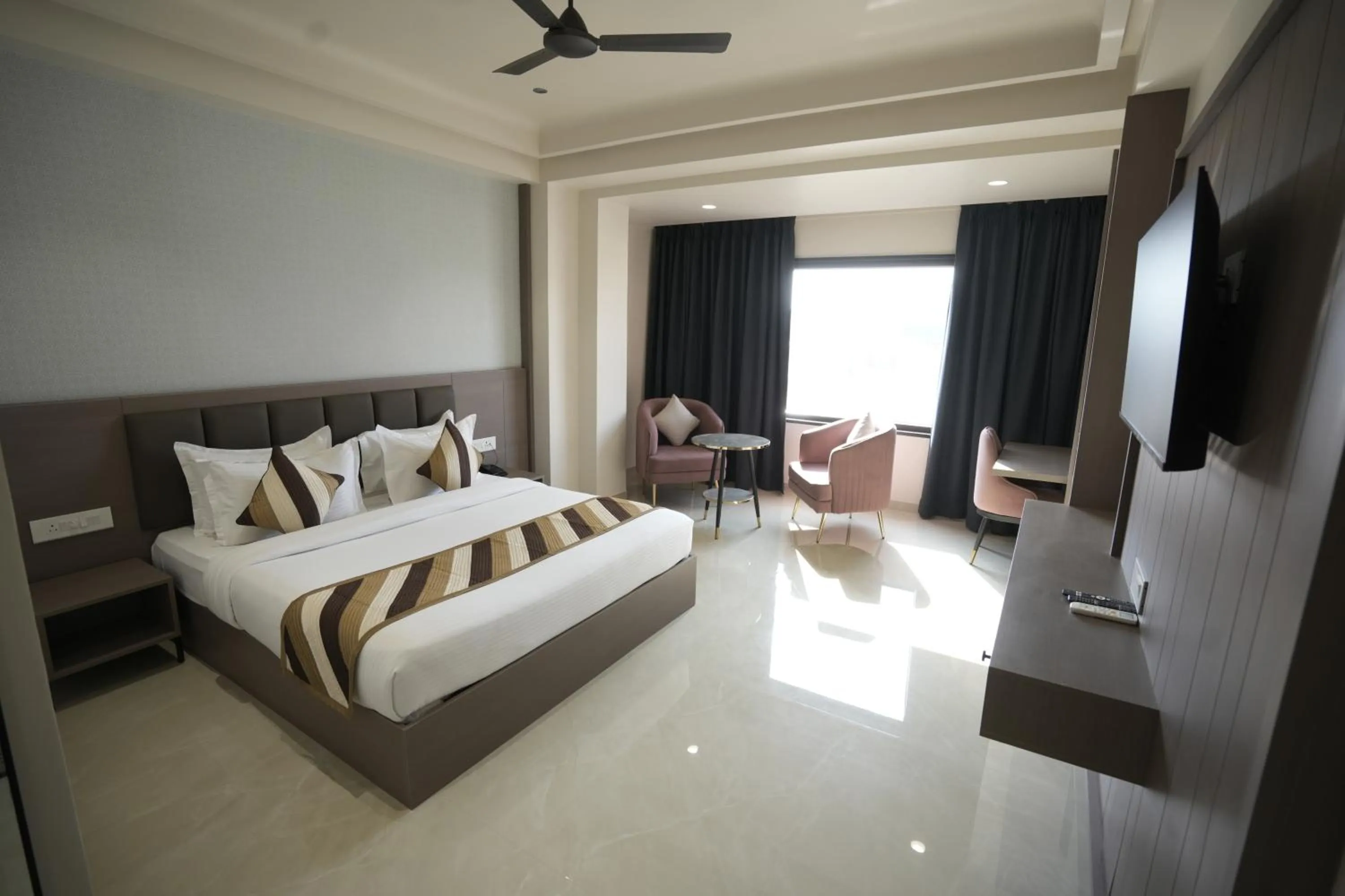 Communal lounge/ TV room, Bed in Hotel shree ji inn