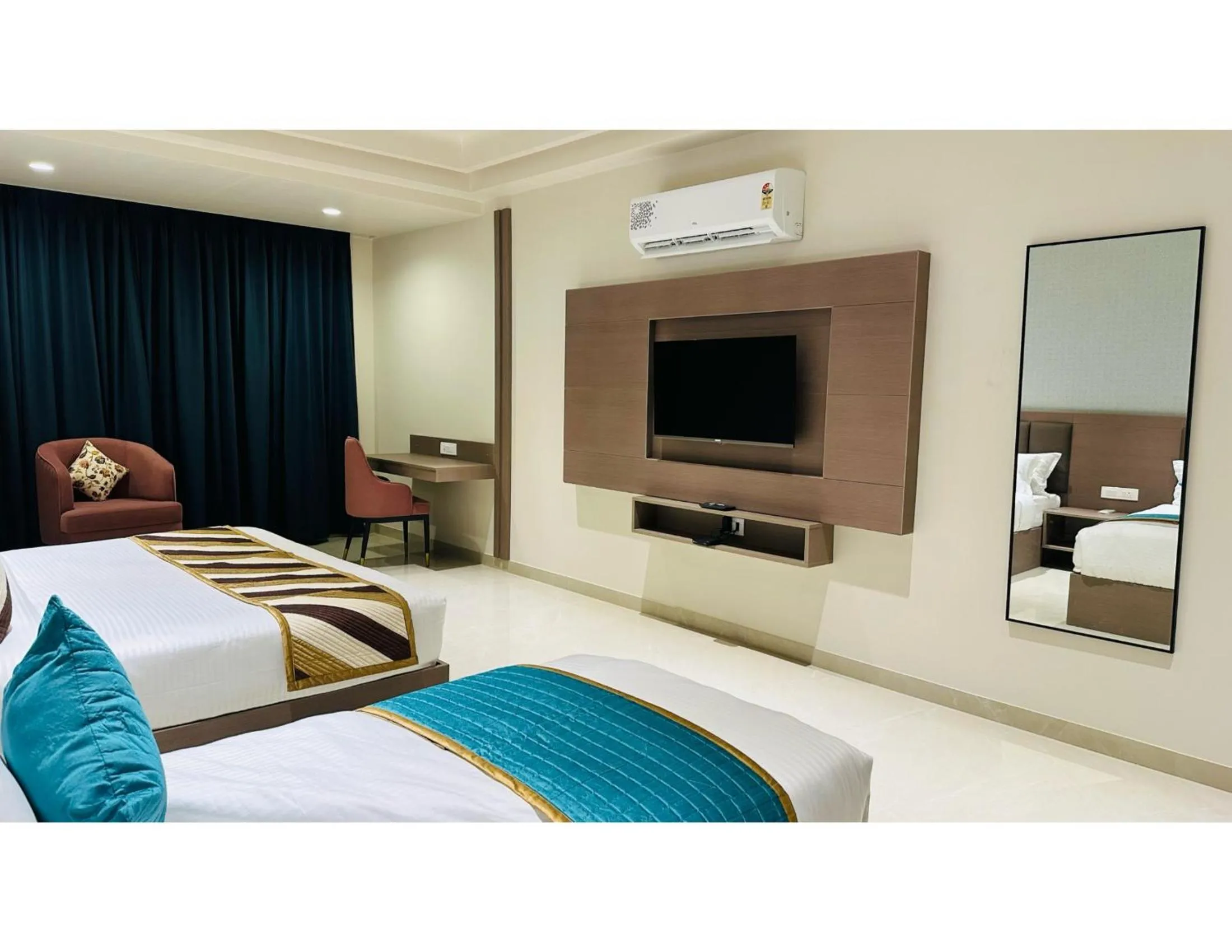 Communal lounge/ TV room, Bed in Hotel shree ji inn