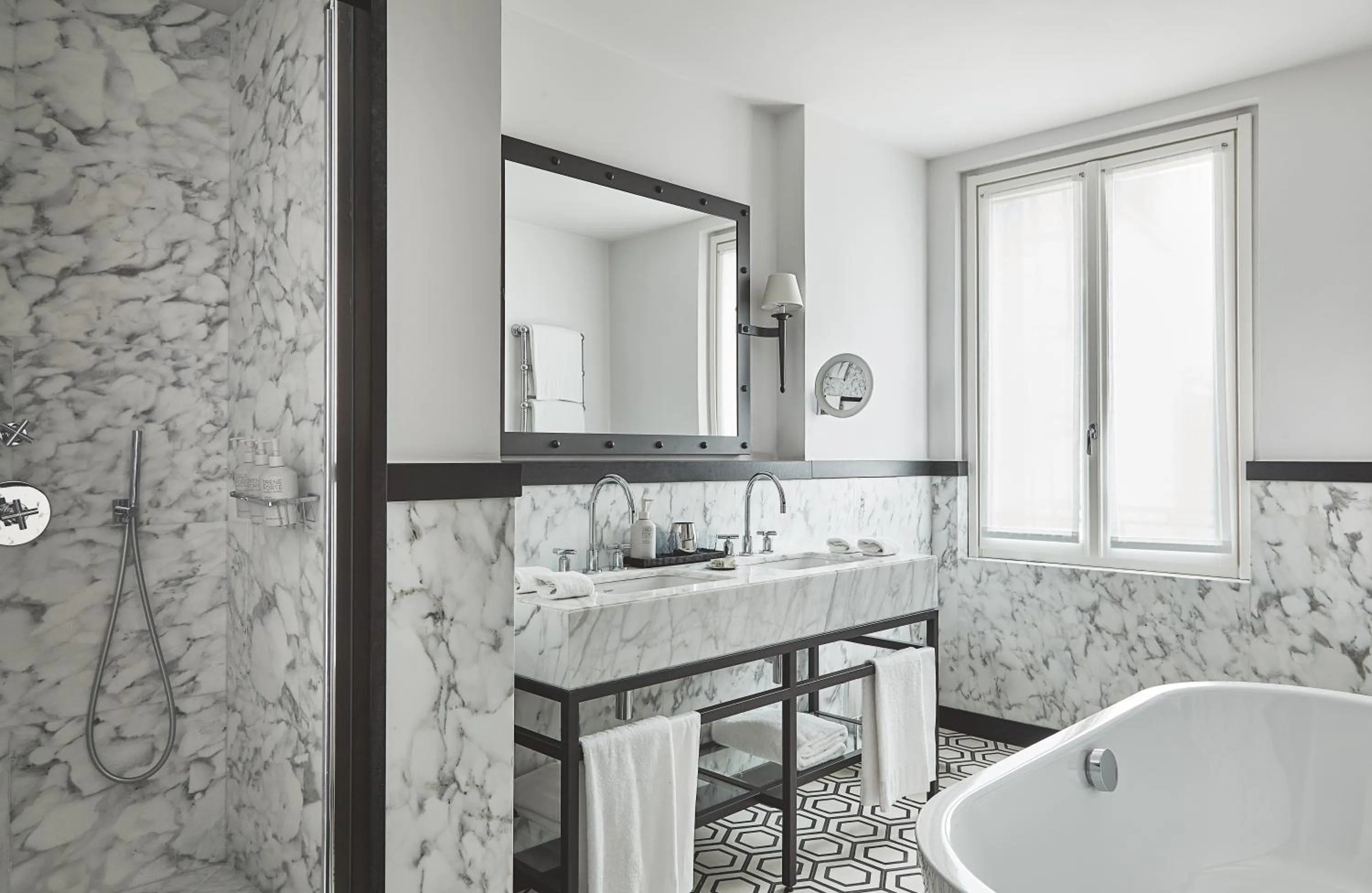 Bathroom in Rocco Forte Hotel De La Ville