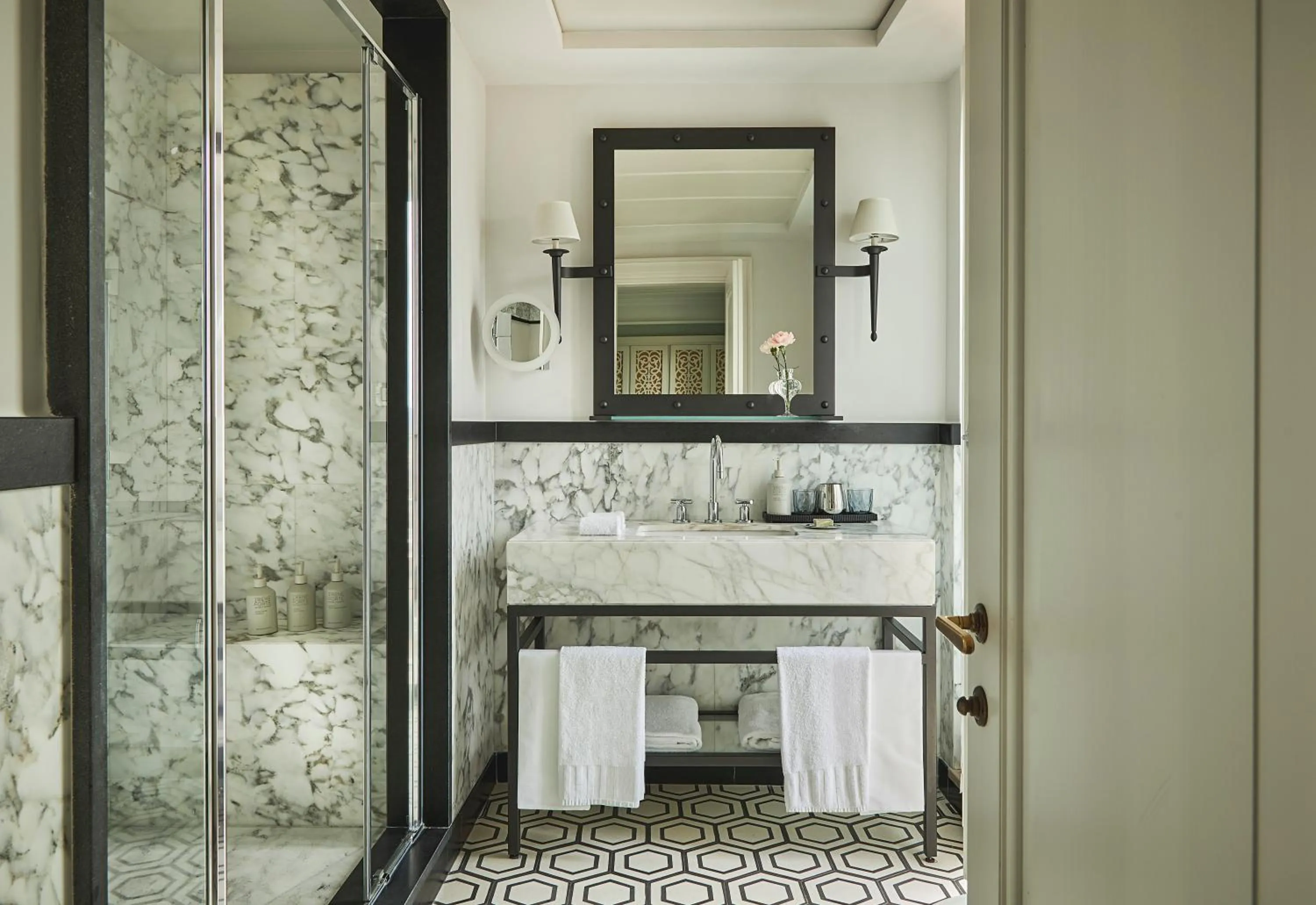 Shower in Rocco Forte Hotel De La Ville