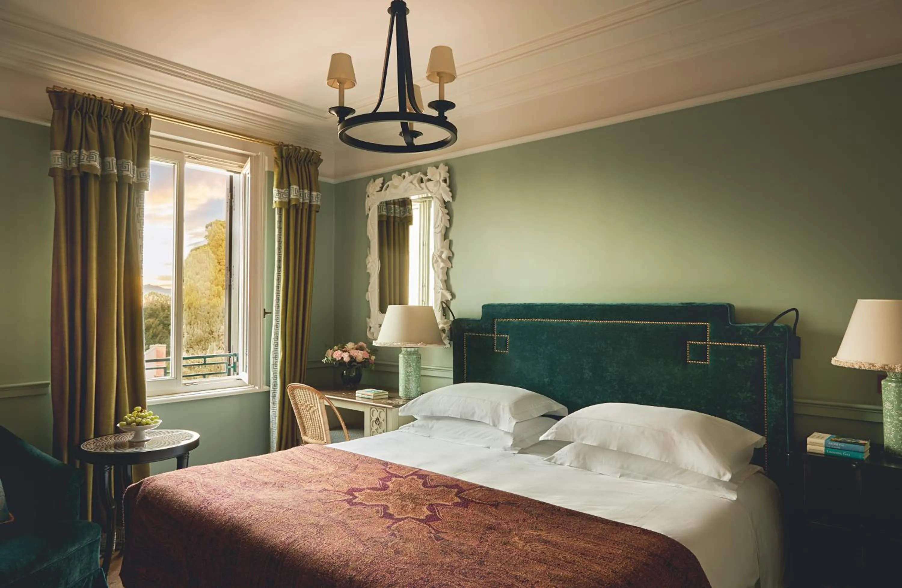 Bed in Rocco Forte Hotel De La Ville