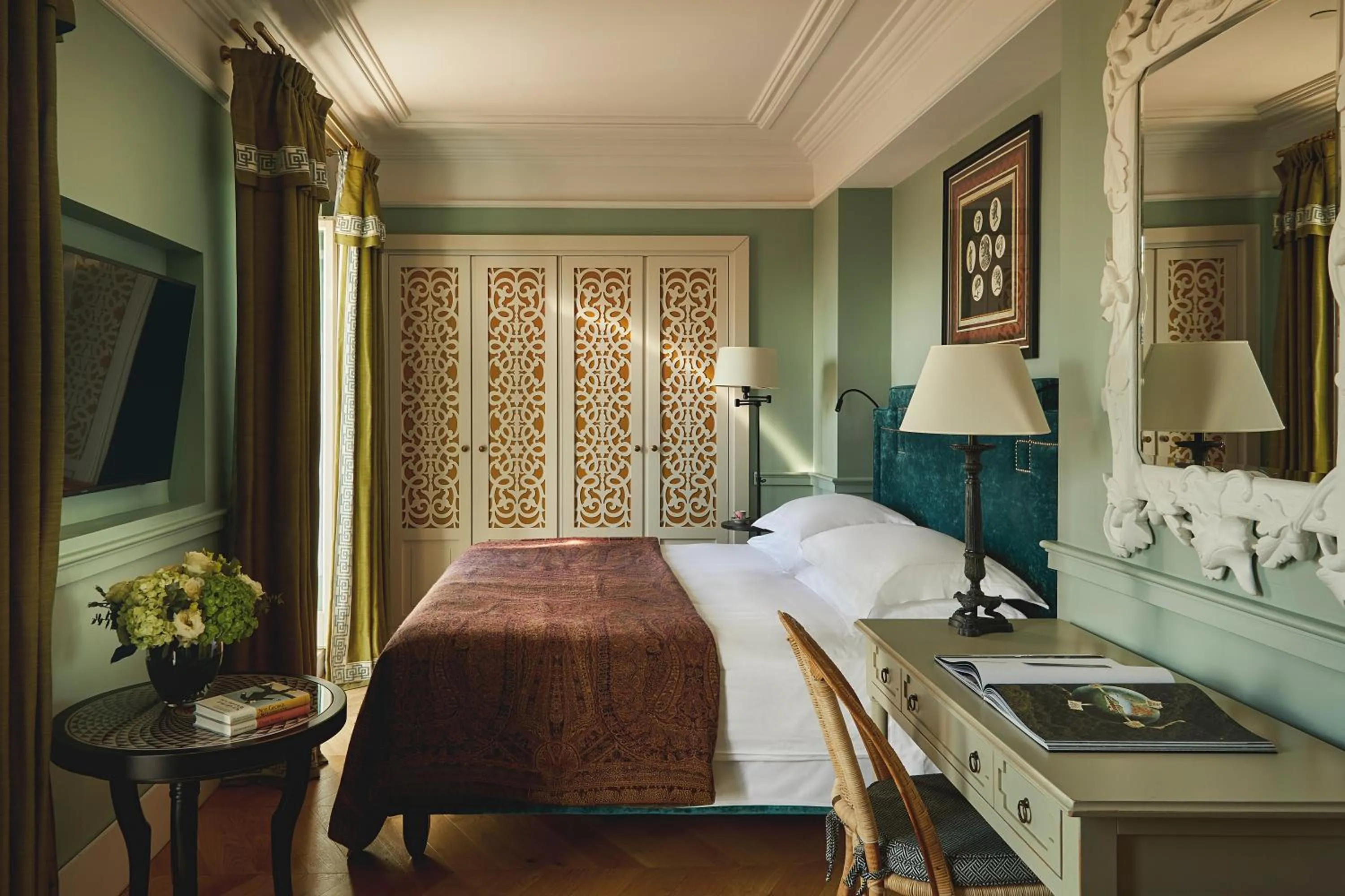 Bed in Rocco Forte Hotel De La Ville