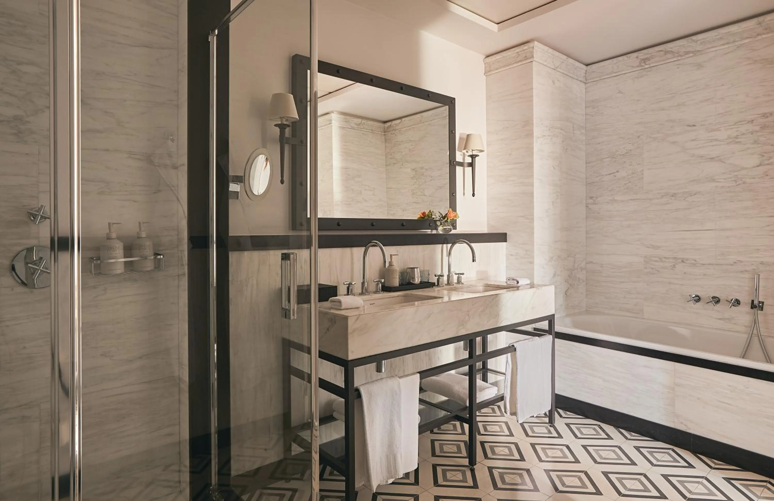 Shower in Rocco Forte Hotel De La Ville