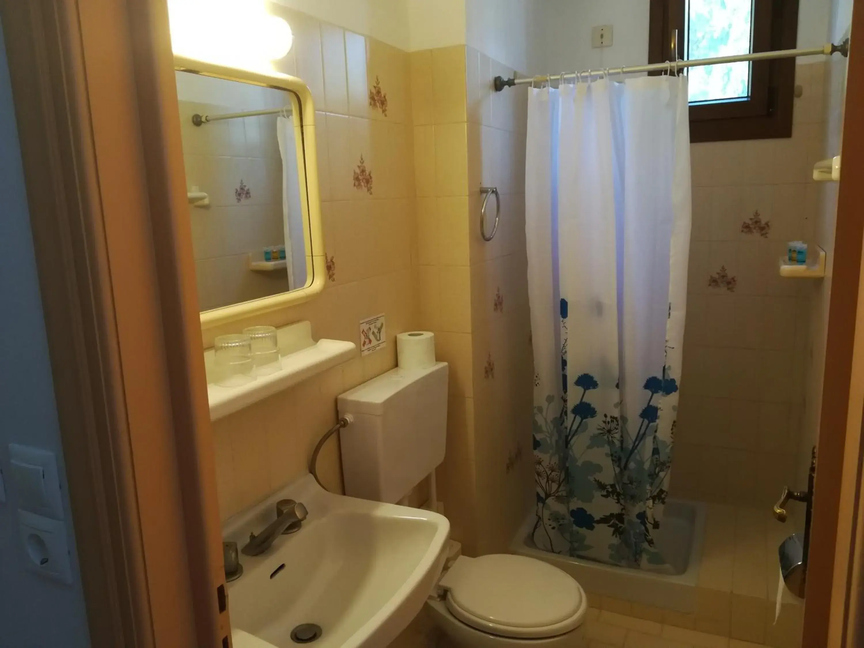 Twin Room with Balcony in Pythaïs Hotel Twin Room with Balcony in Pythaïs Hotel