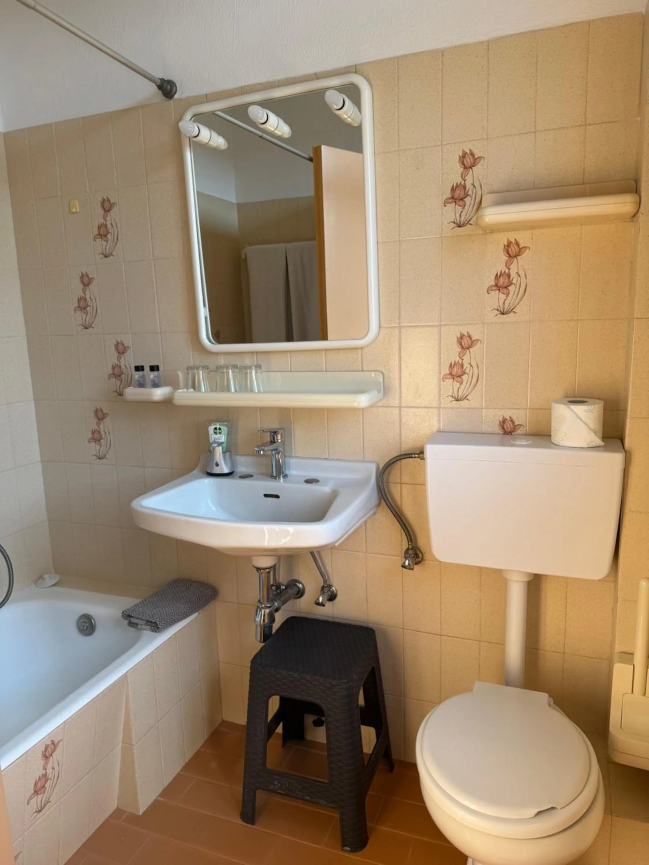 Bathroom in Pythaïs Hotel