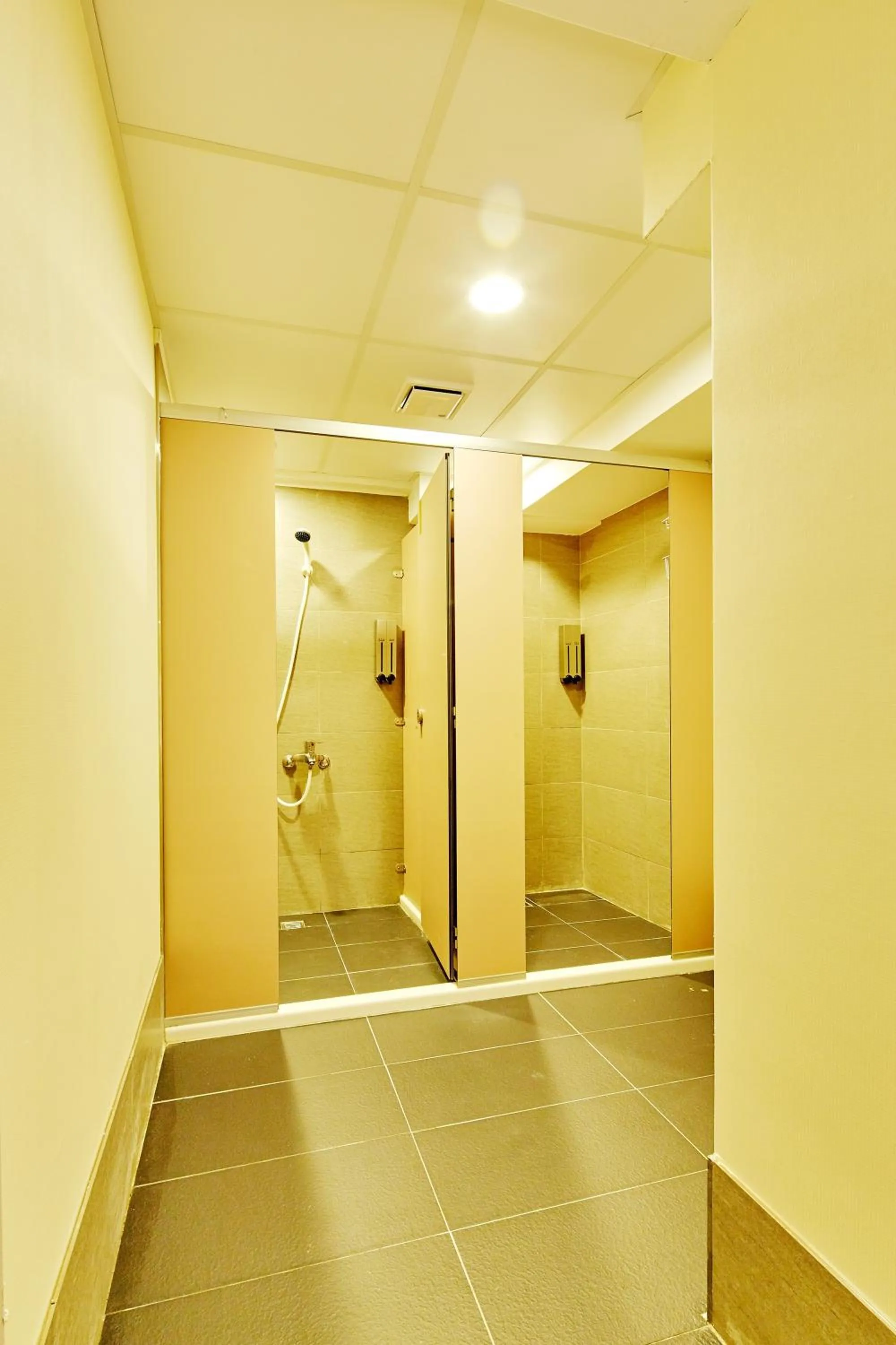 Shower in Single Inn - Taipei