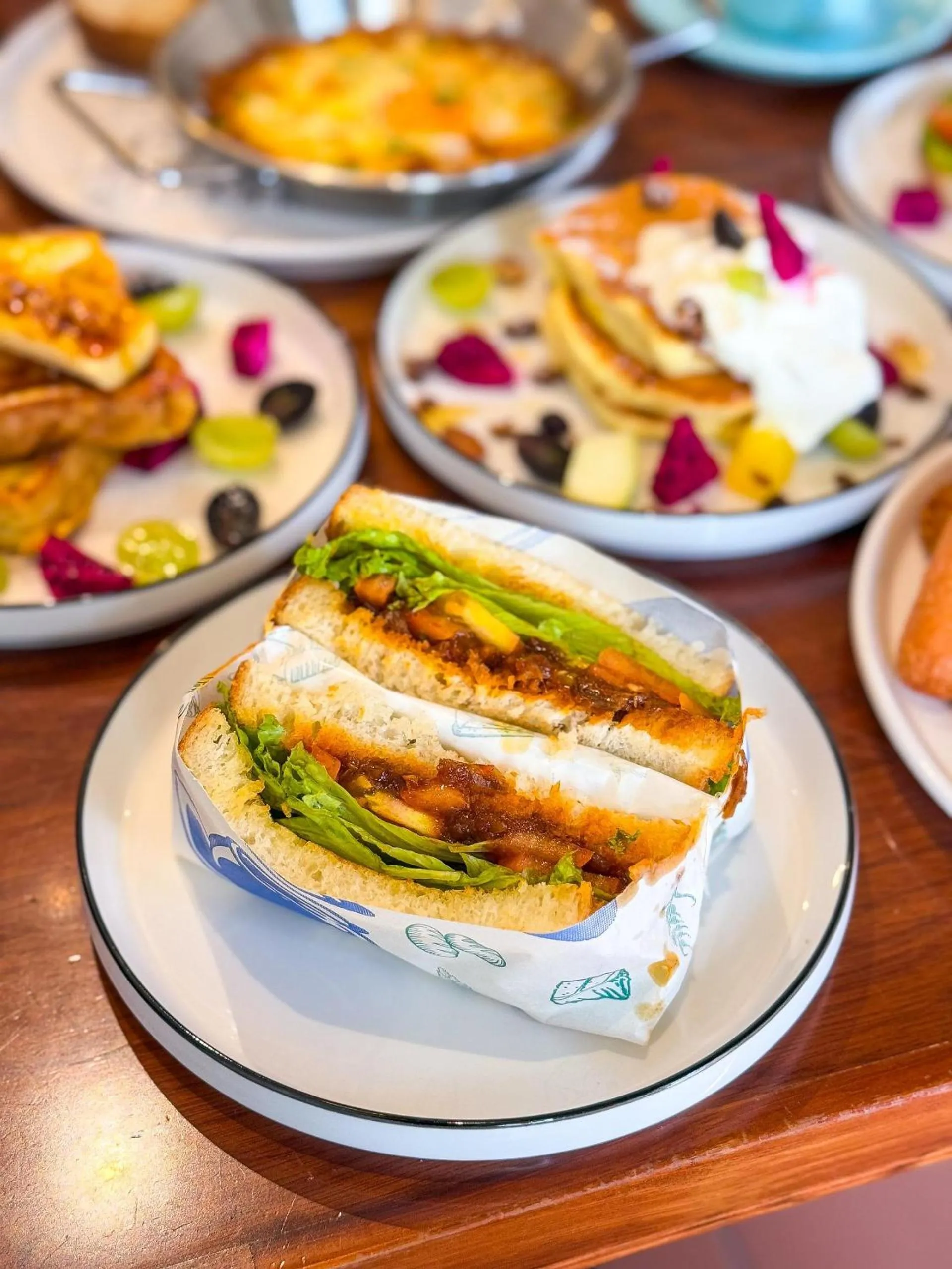 Moustachz Hauze , Georgetown