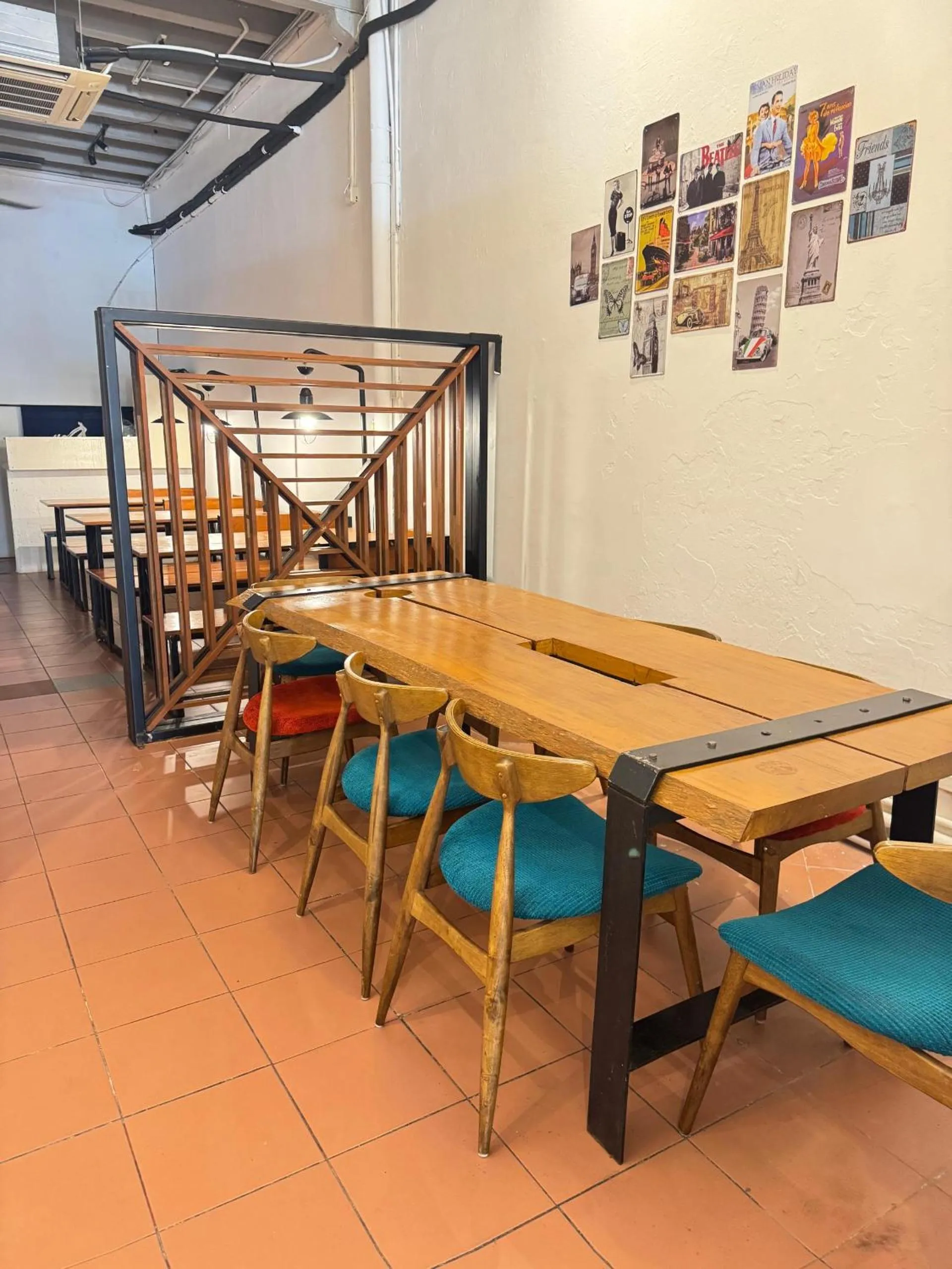 Moustachz Hauze , Georgetown