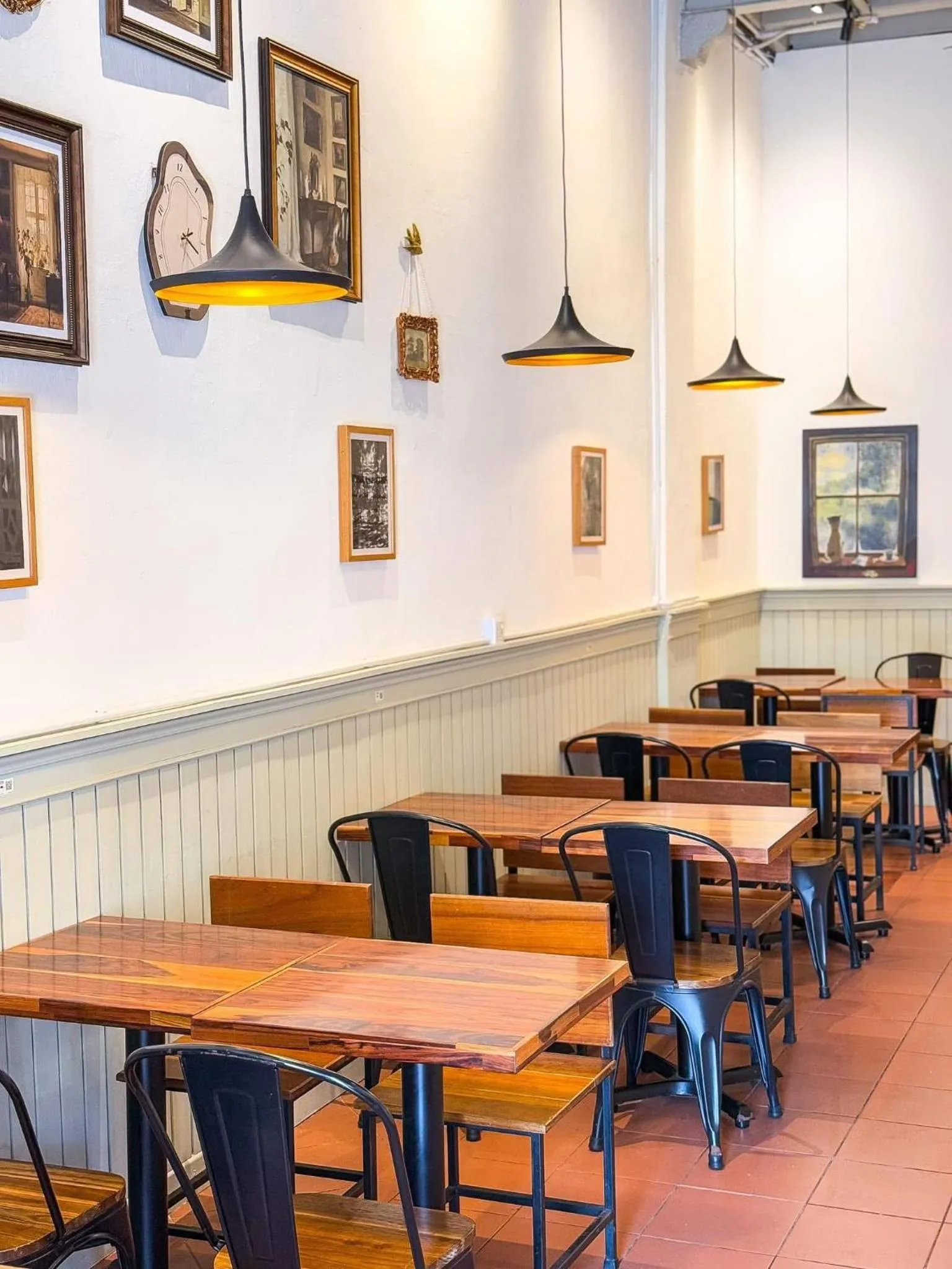 Moustachz Hauze , Georgetown