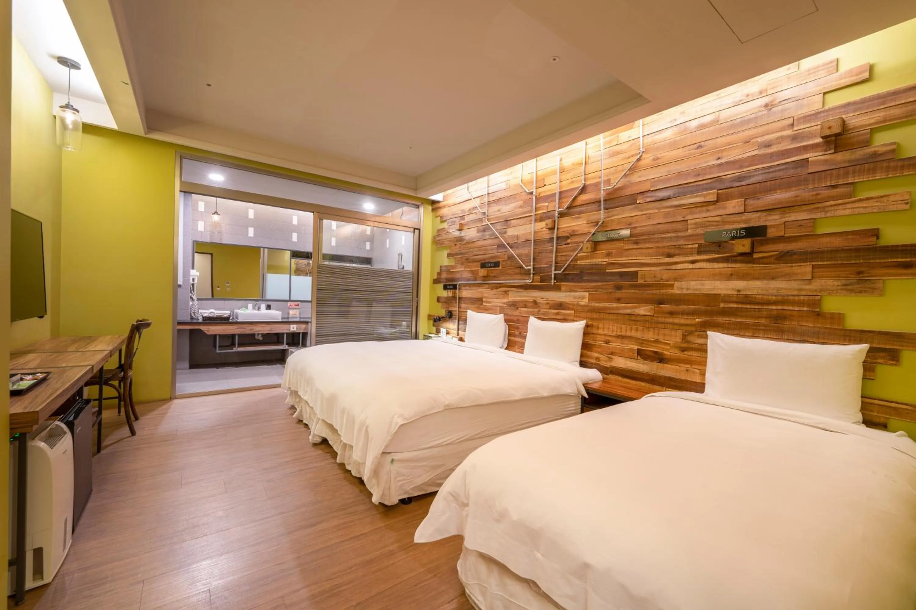 Photo of the whole room, Bed in No. 9 Hotel