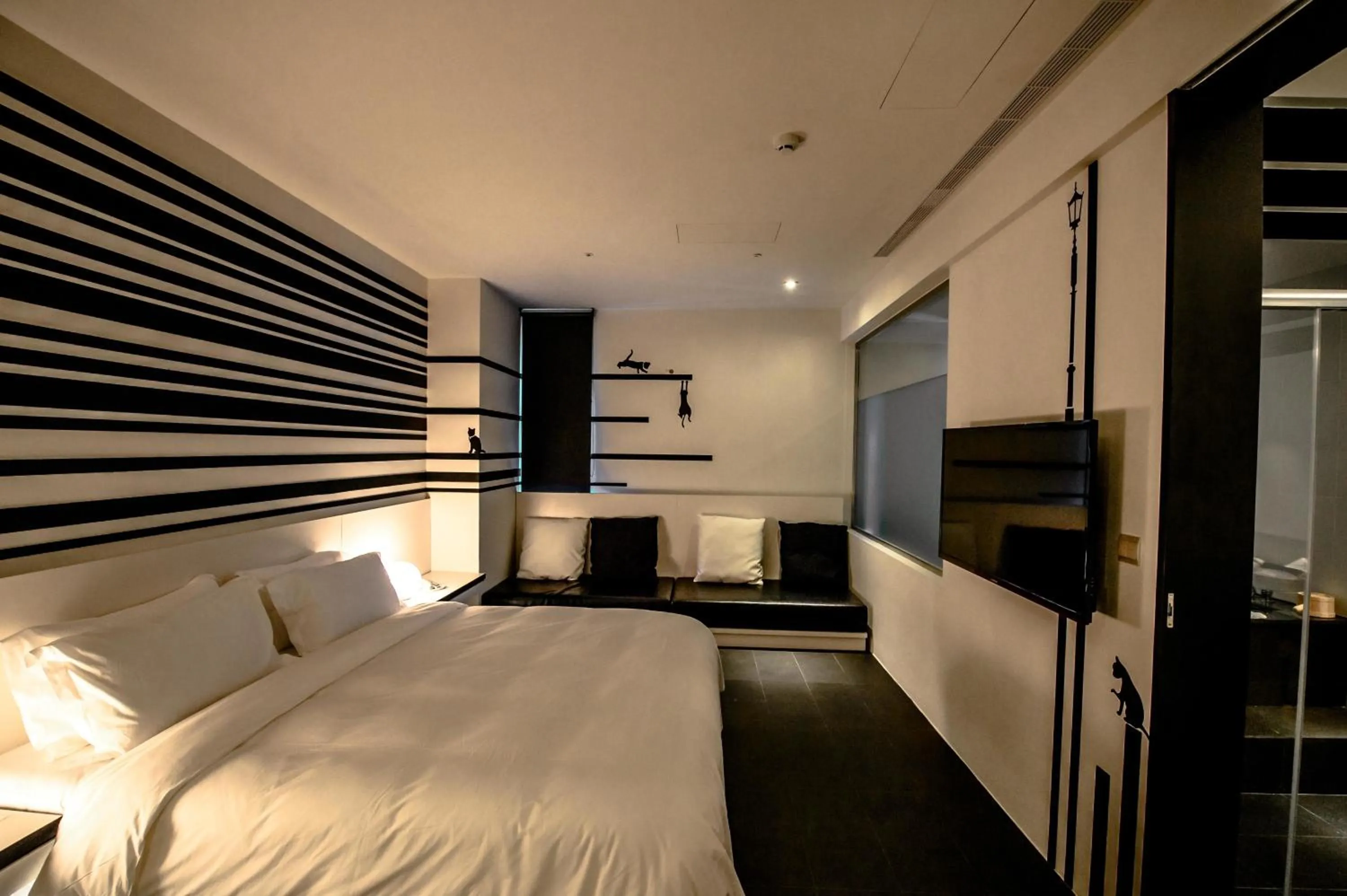 Photo of the whole room, Bed in No. 9 Hotel