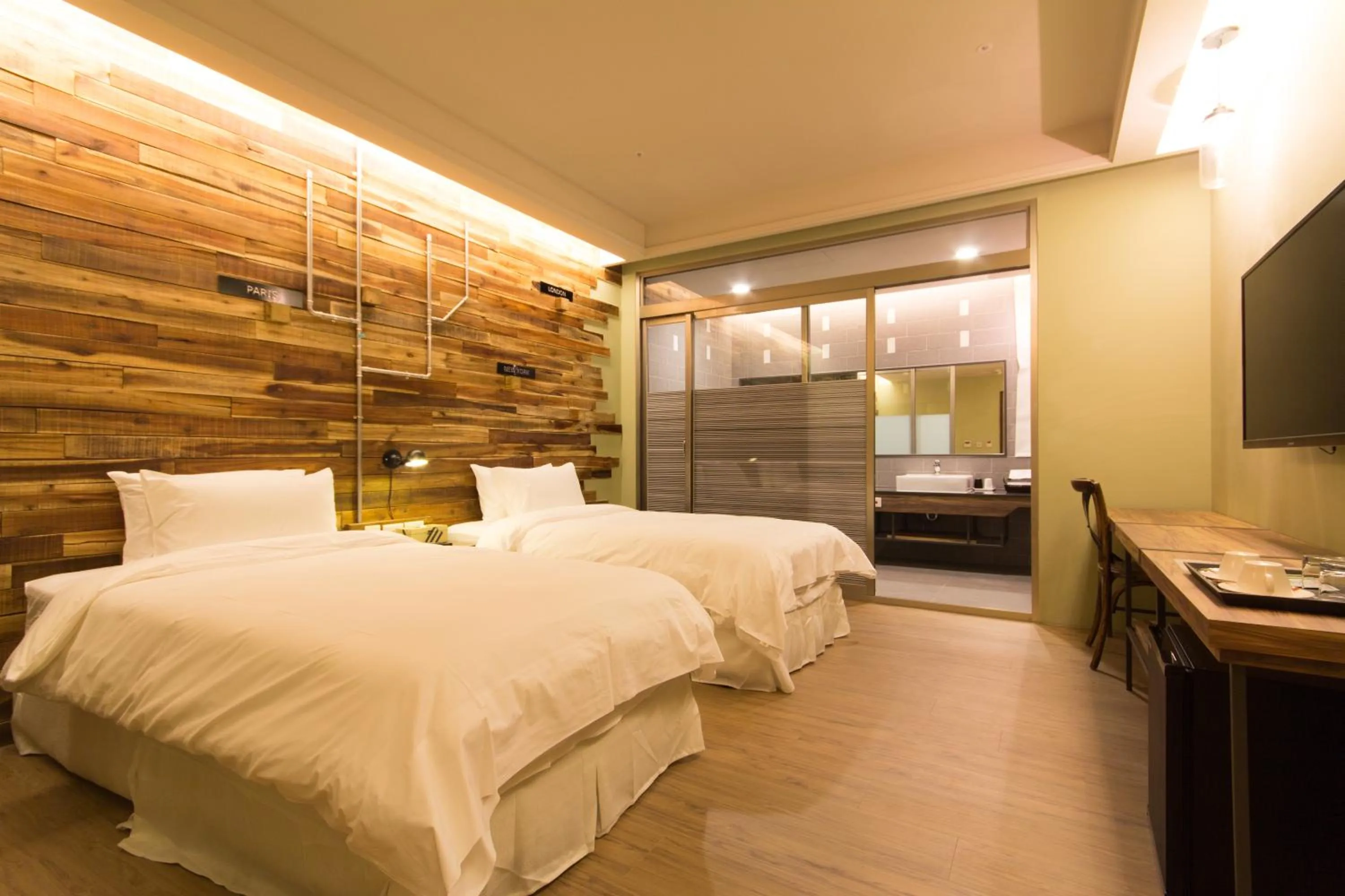 Photo of the whole room, Bed in No. 9 Hotel