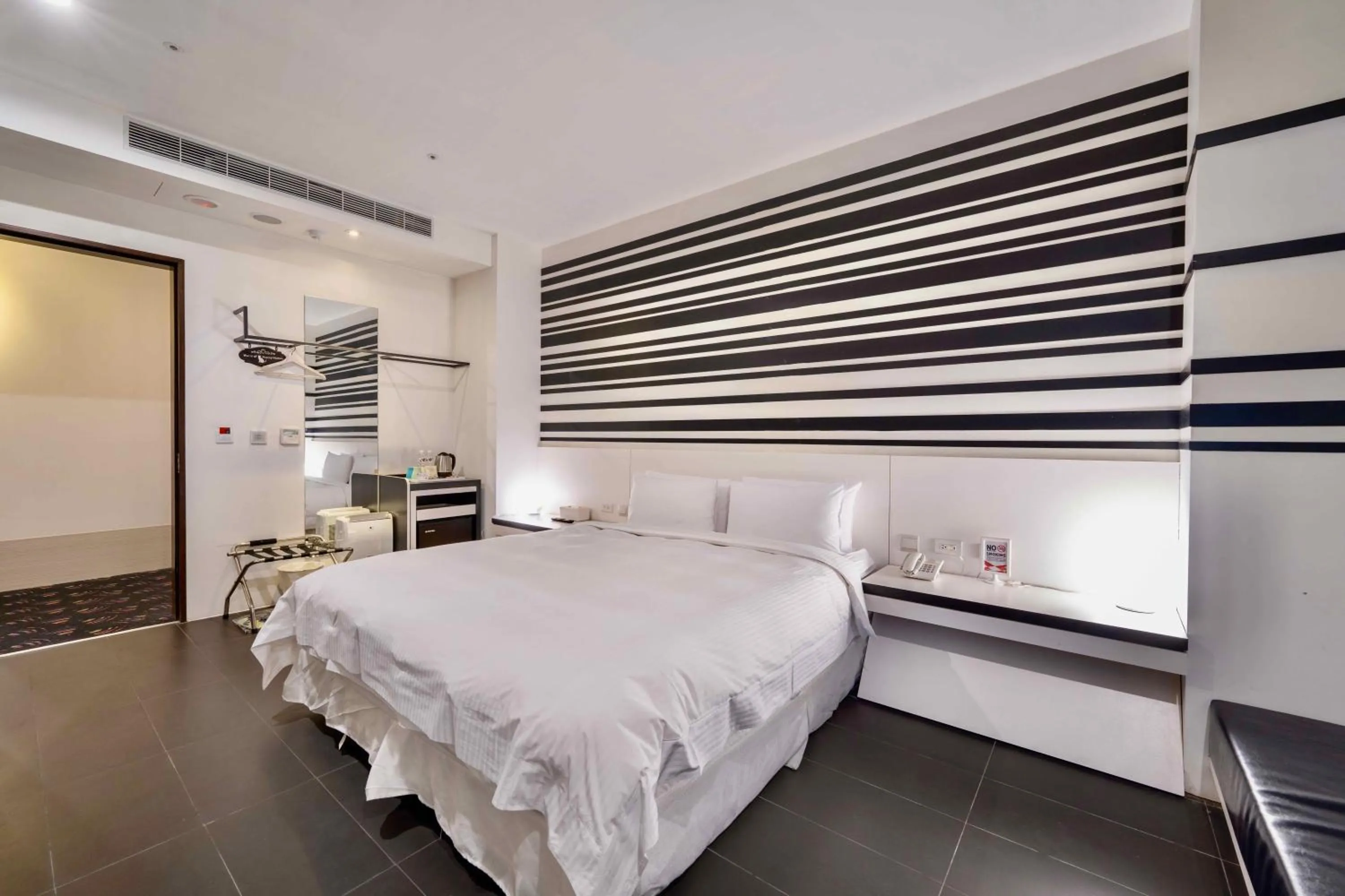 Photo of the whole room, Bed in No. 9 Hotel