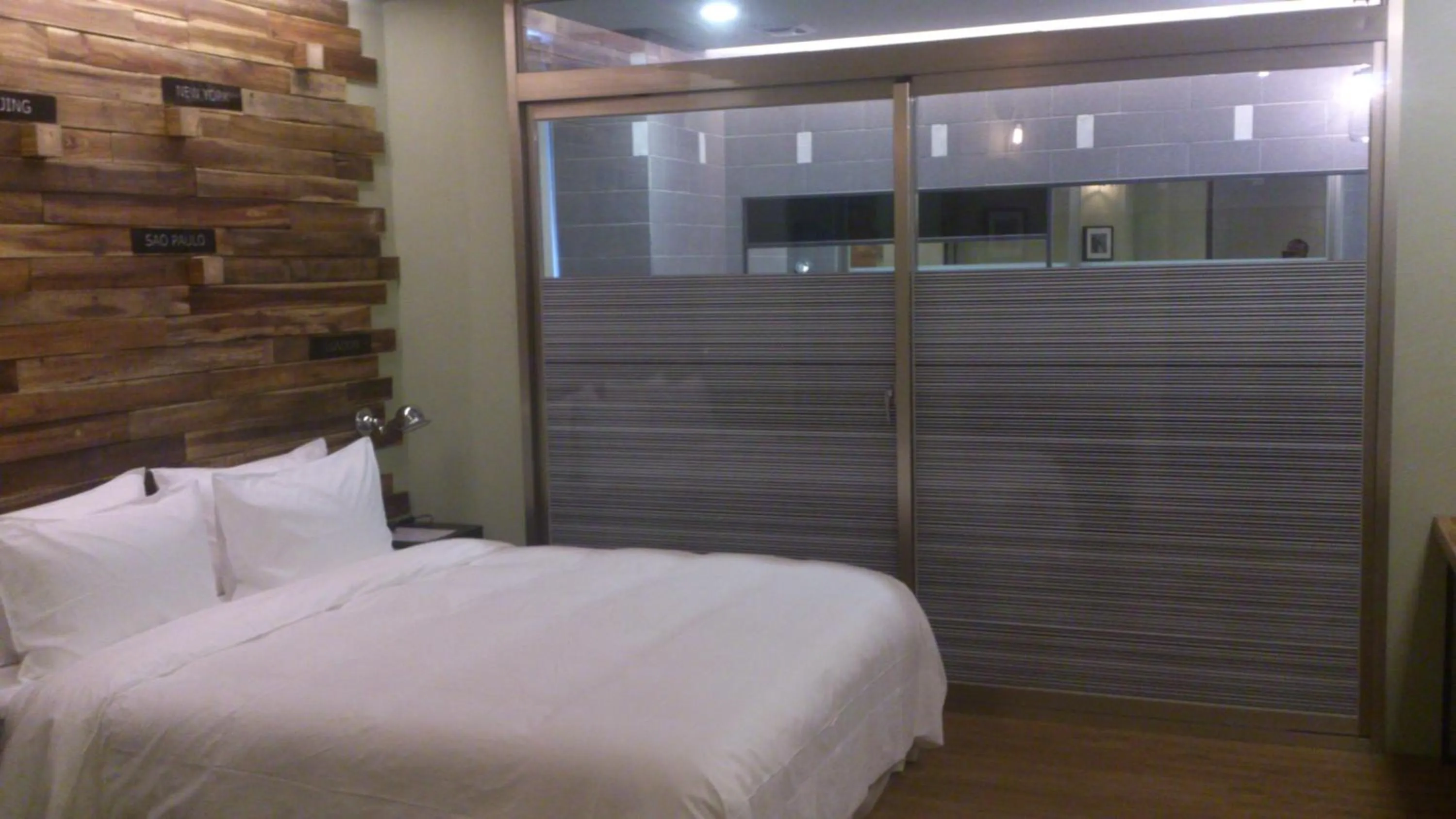 Photo of the whole room, Bed in No. 9 Hotel