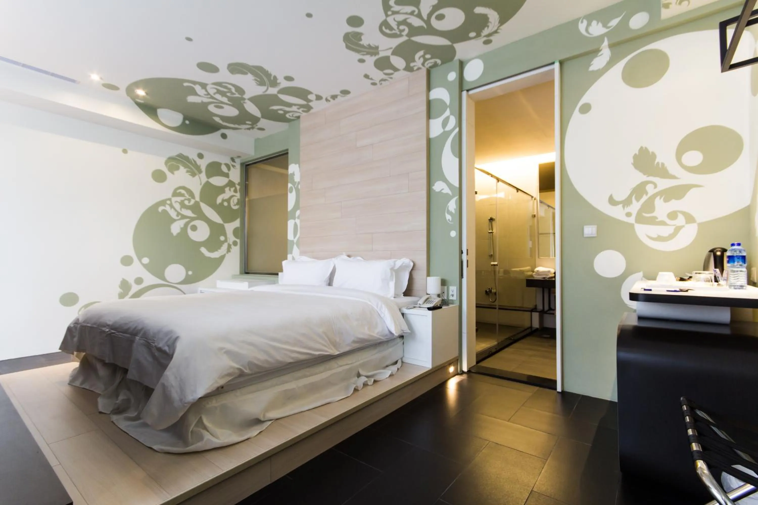 Photo of the whole room, Bed in No. 9 Hotel