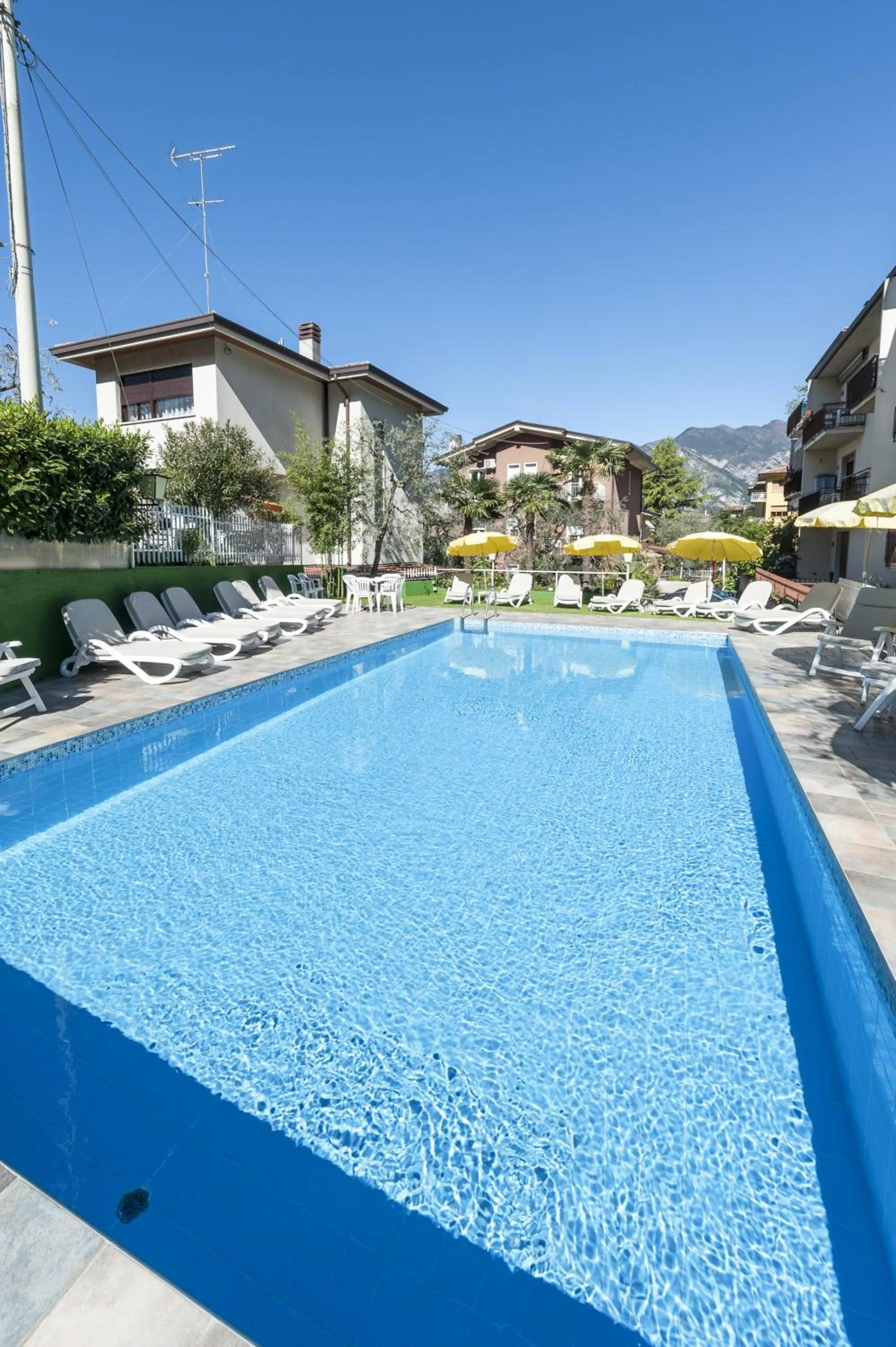 Swimming pool in Hotel Garni Ischia