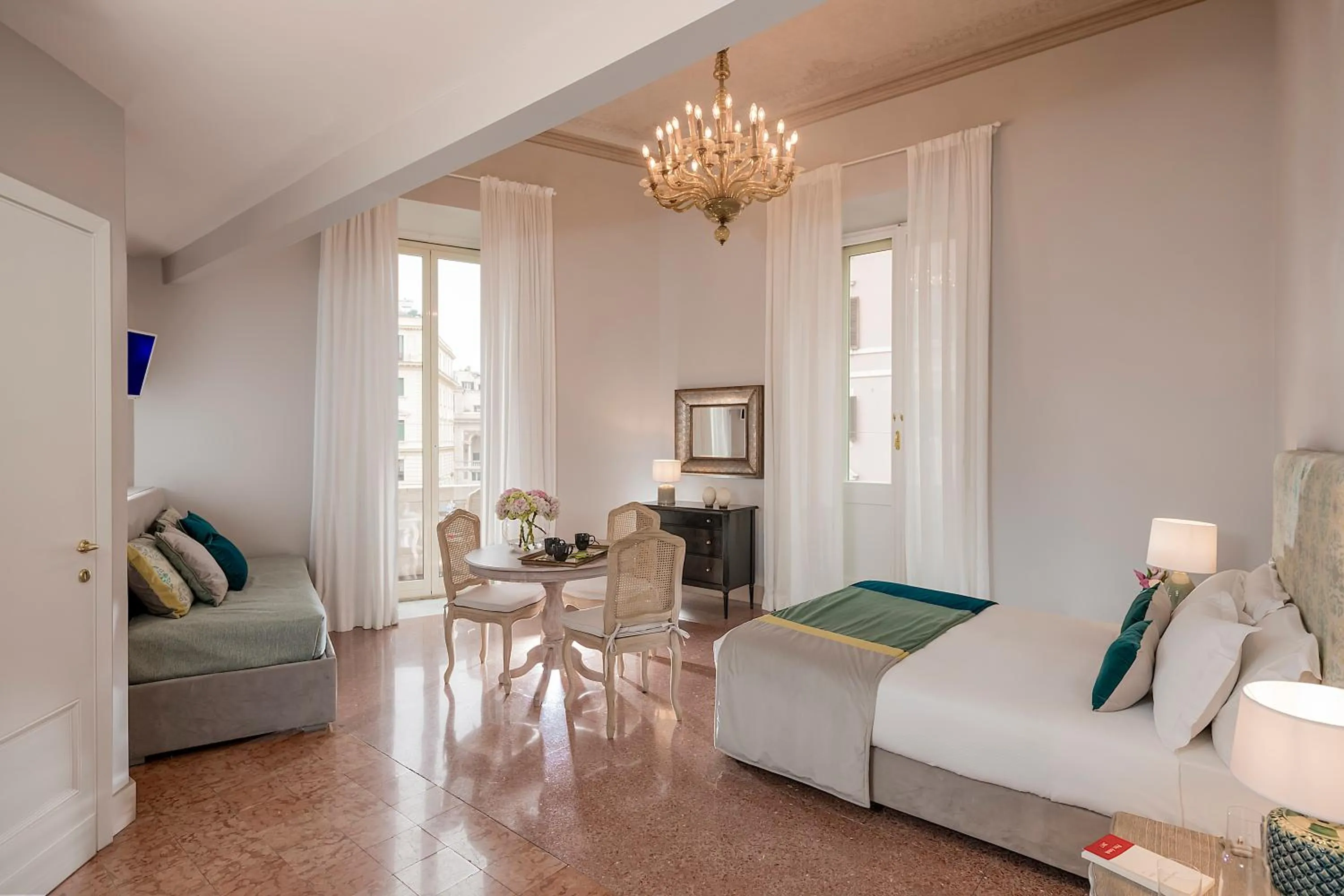 Photo of the whole room in Boutique Hotel Atelier '800