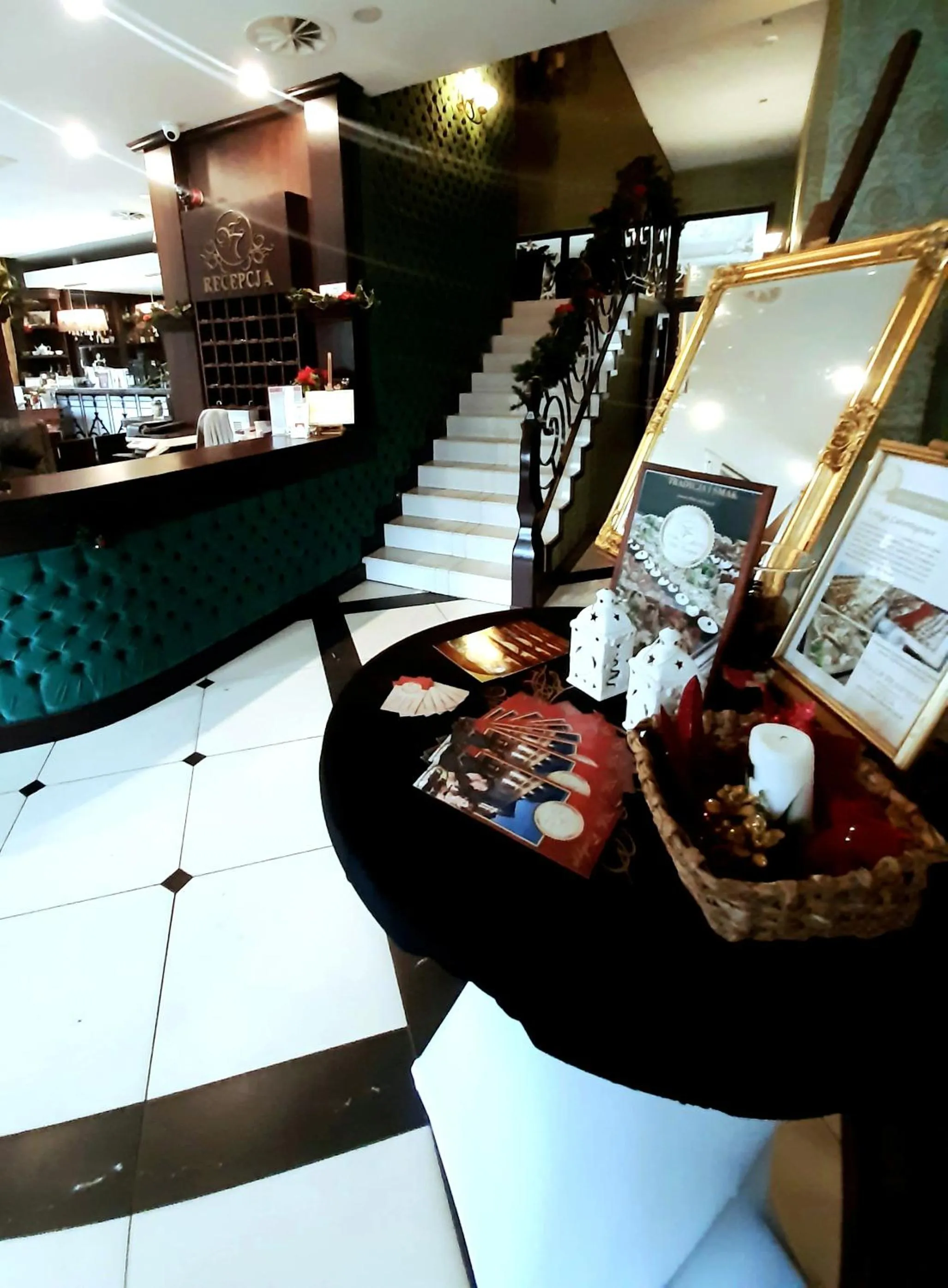 Lobby or reception in Villa Tradycja