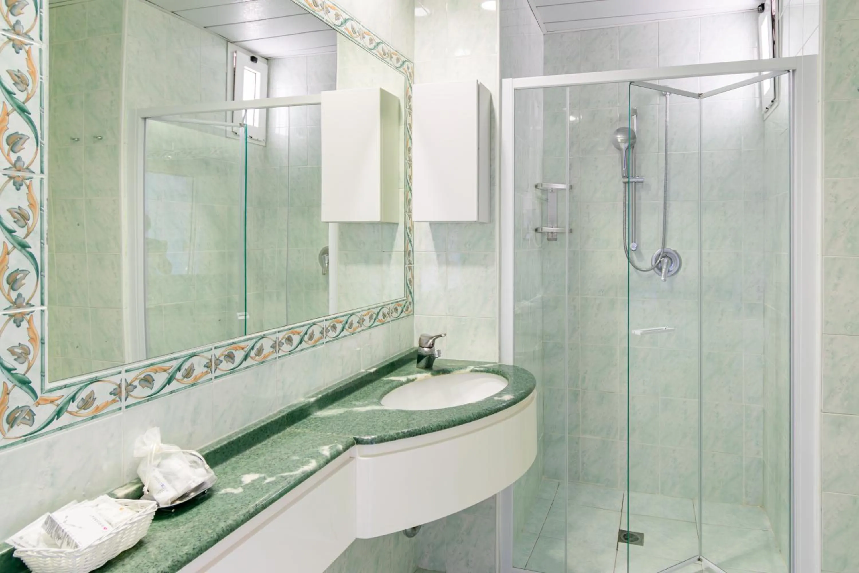 Bathroom in Hotel Losanna