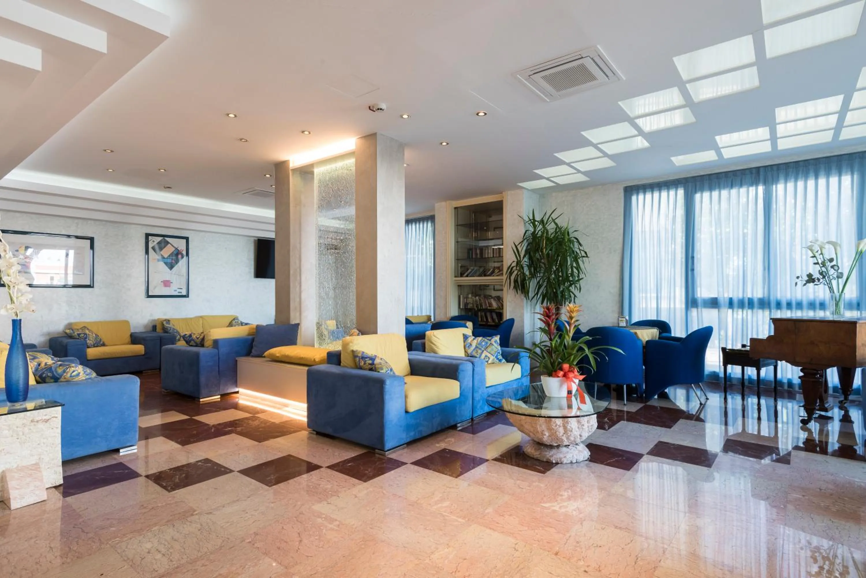 Communal lounge/ TV room in Hotel Losanna