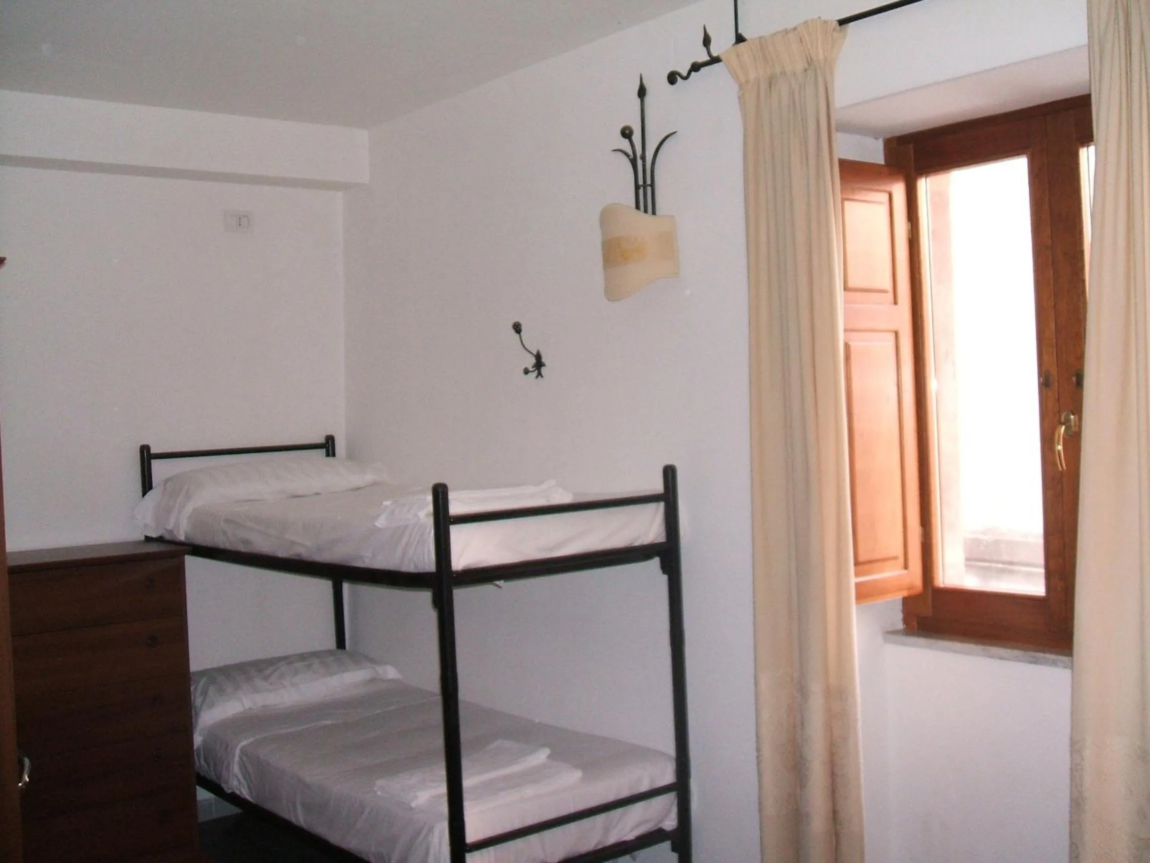 bunk bed, Bed in Su Ghindalu Guesthouse