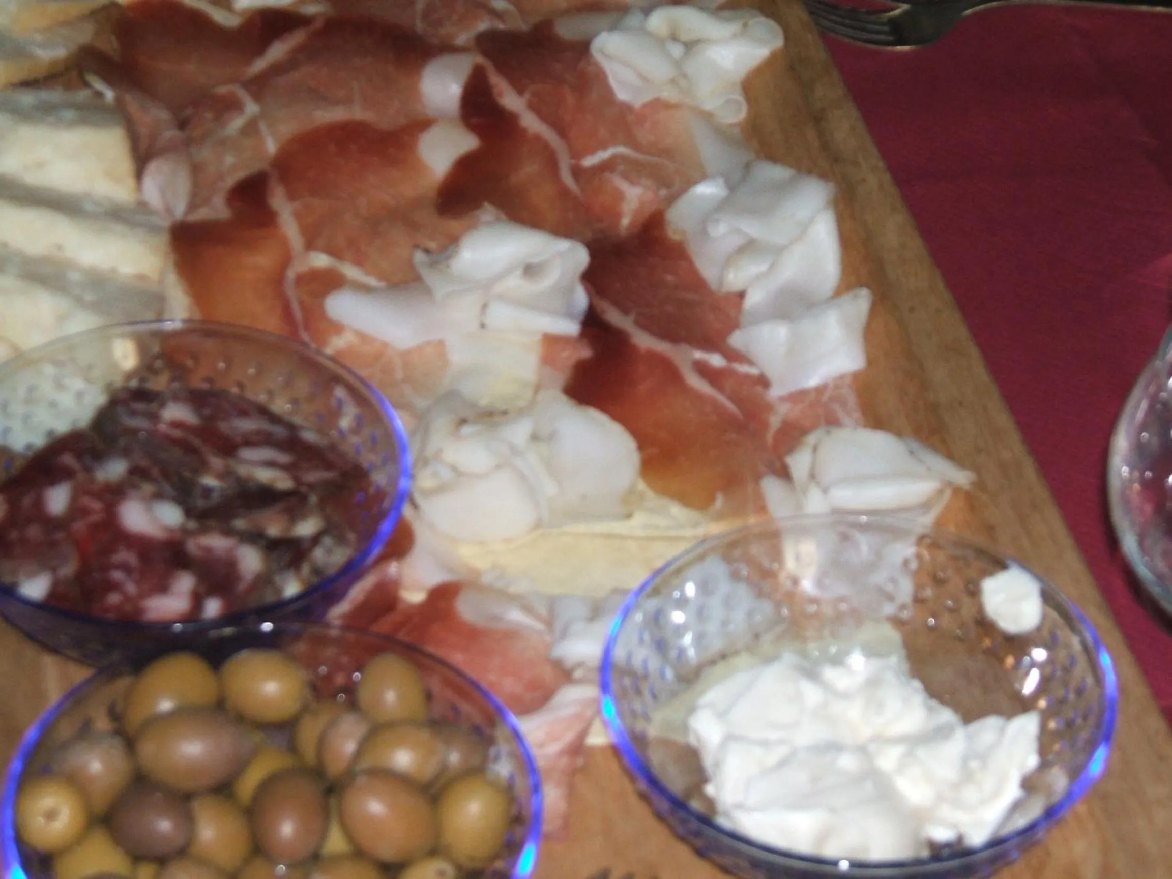 Restaurant/places to eat in Su Ghindalu Guesthouse