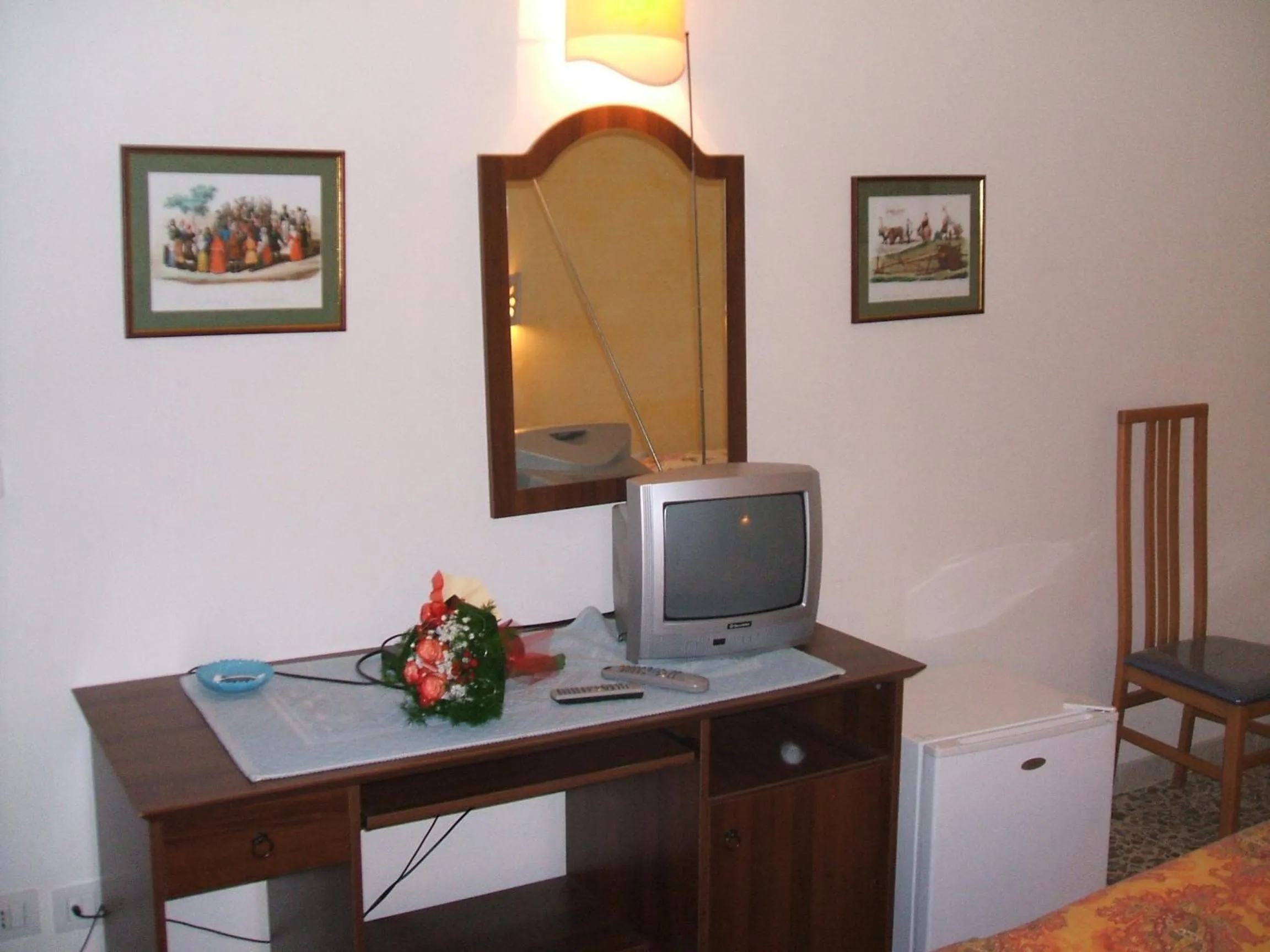 Photo of the whole room in Su Ghindalu Guesthouse