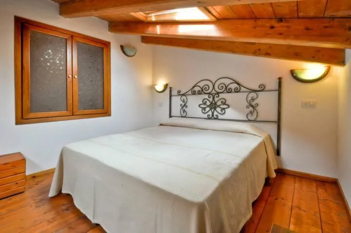 Bed in Su Ghindalu Guesthouse